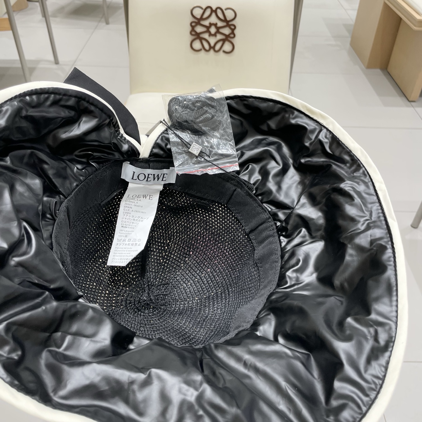 罗意威女款2025新款大檐黑胶渔夫帽夏季百搭出游度假海边防晒遮阳帽