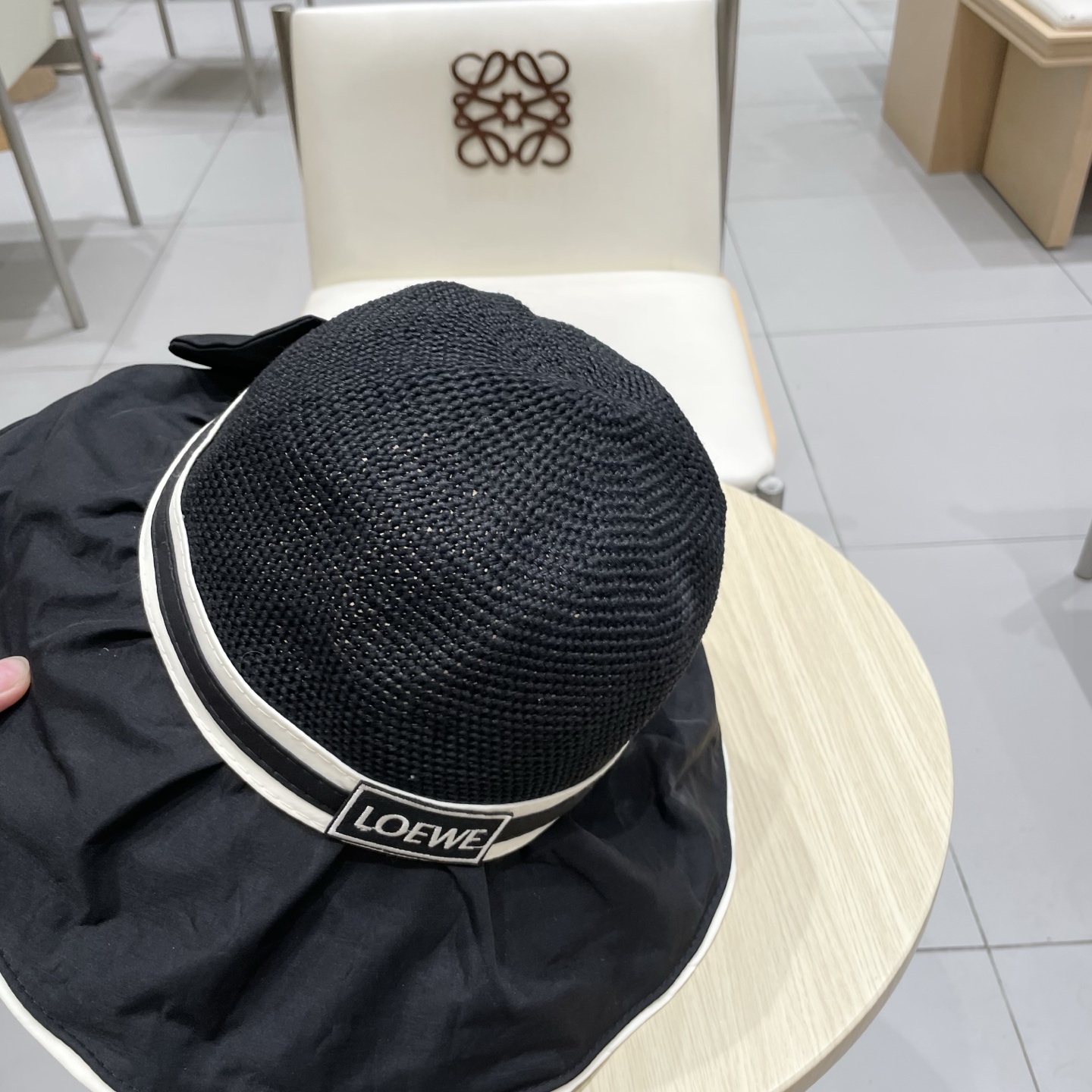 罗意威女款2025新款大檐黑胶渔夫帽夏季百搭出游度假海边防晒遮阳帽