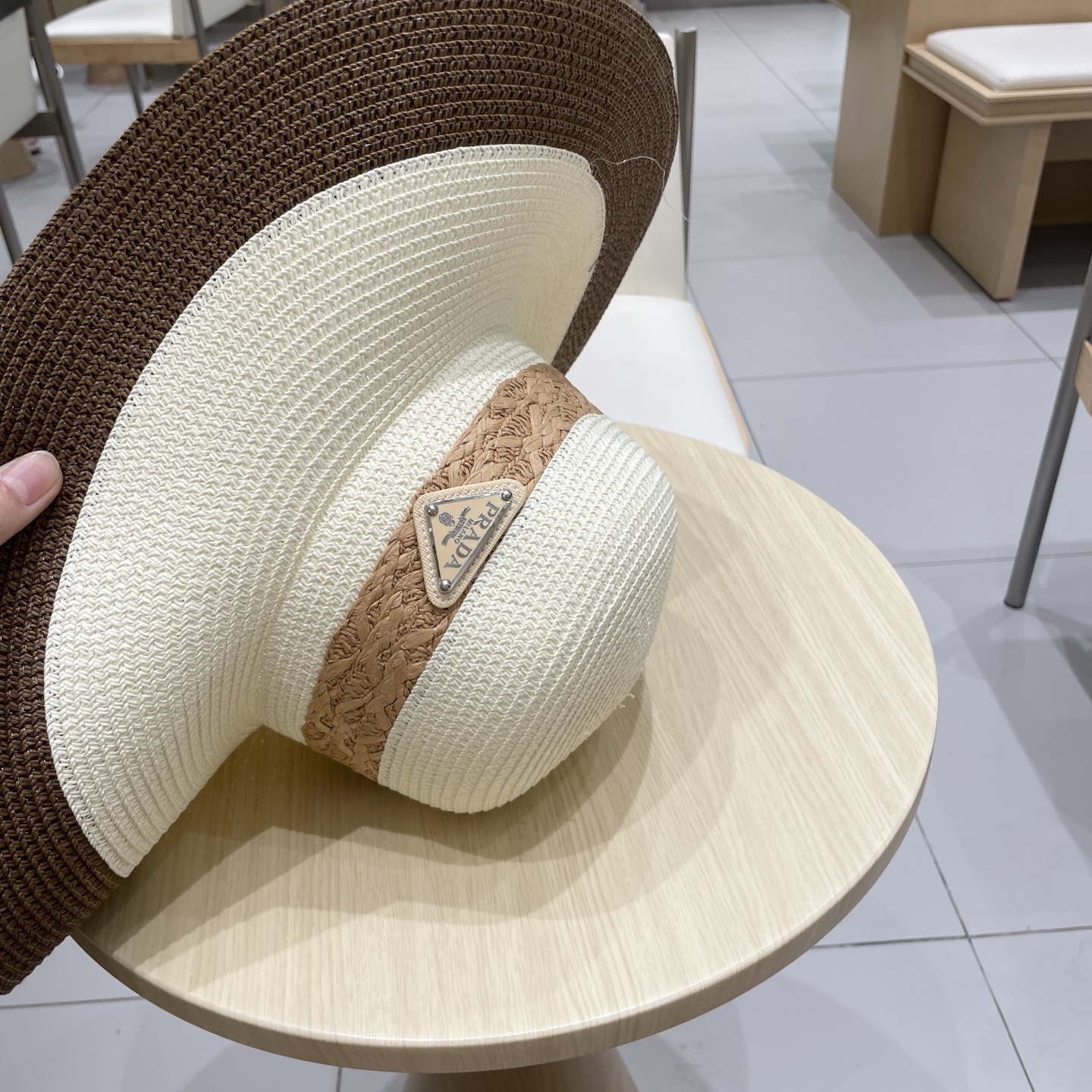   PRADA普拉达草帽， 大帽檐简约百搭款，头围57cm