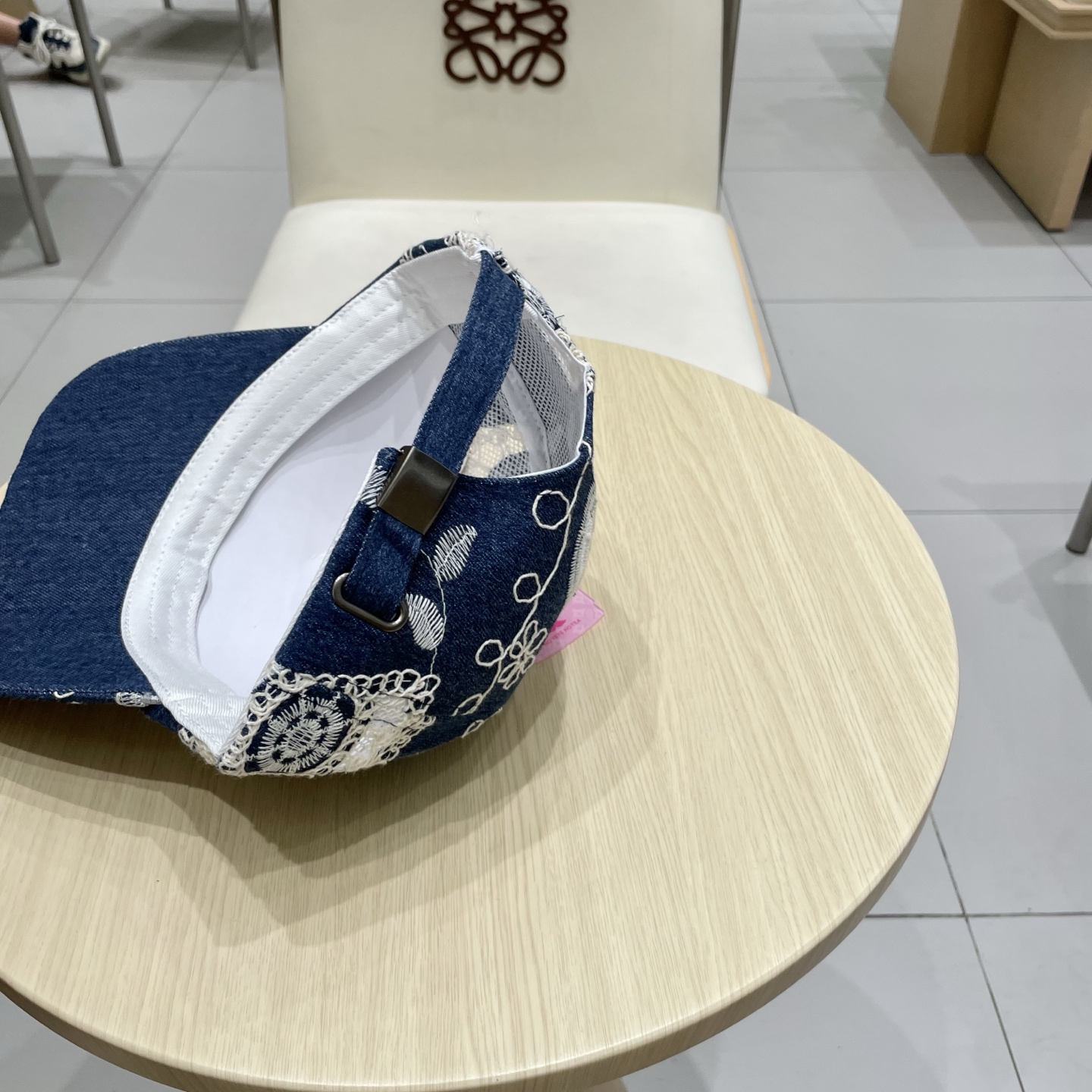  Dior(迪奥)新款刺绣牛仔棒球帽，纯棉内里，轻盈透气！质量超赞，基础头围56，可调节。三色