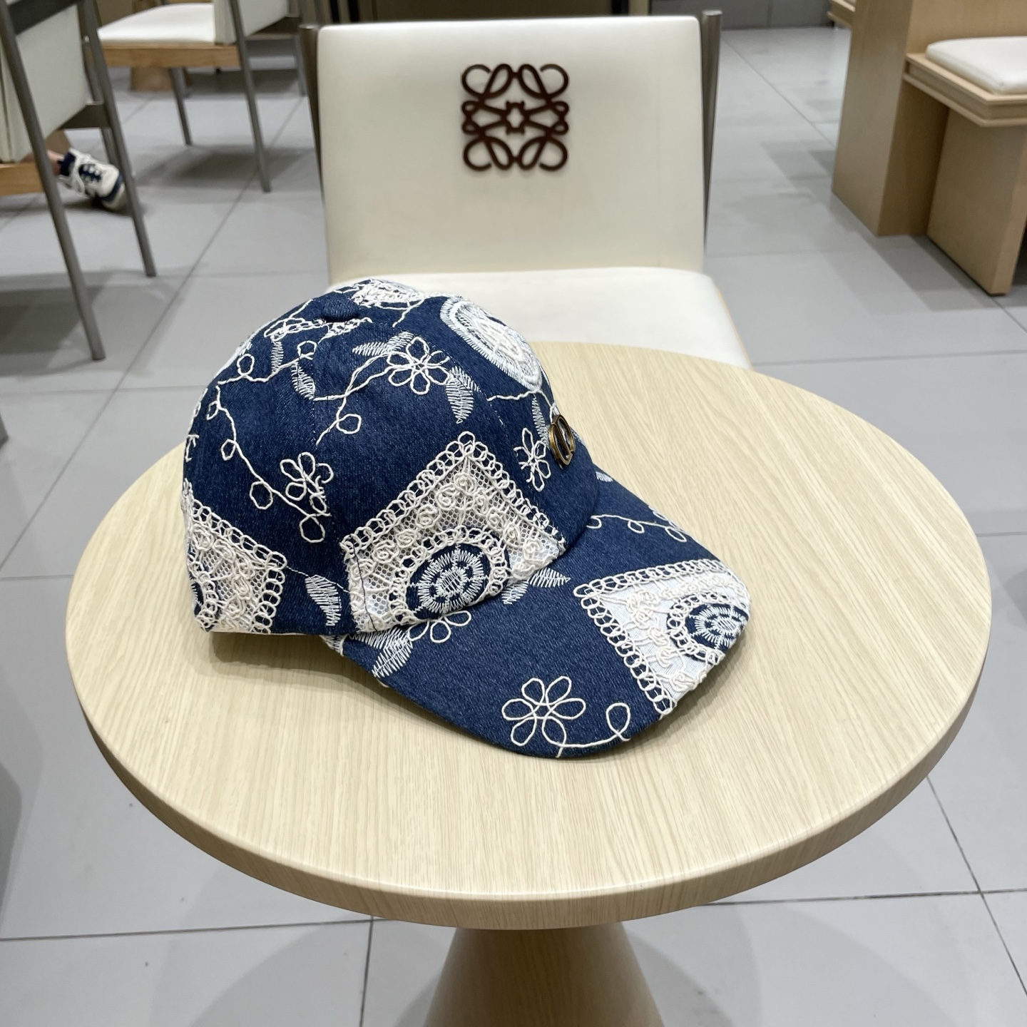  Dior(迪奥)新款刺绣牛仔棒球帽，纯棉内里，轻盈透气！质量超赞，基础头围56，可调节。三色