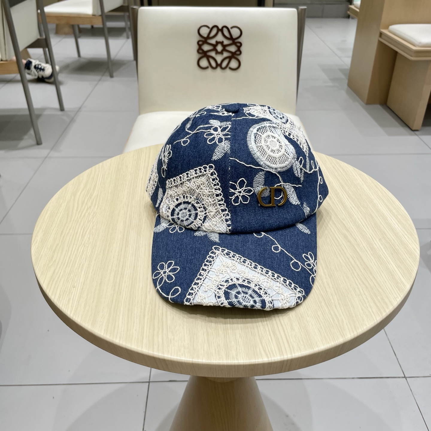  Dior(迪奥)新款刺绣牛仔棒球帽，纯棉内里，轻盈透气！质量超赞，基础头围56，可调节。三色