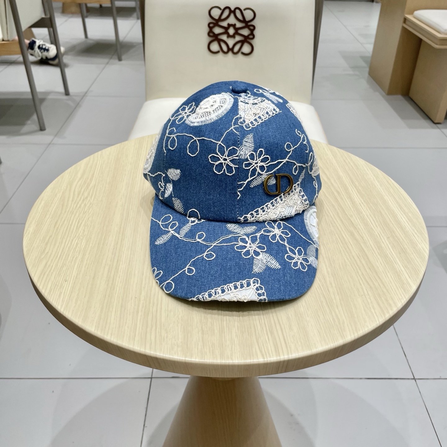  Dior(迪奥)新款刺绣牛仔棒球帽，纯棉内里，轻盈透气！质量超赞，基础头围56，可调节。三色