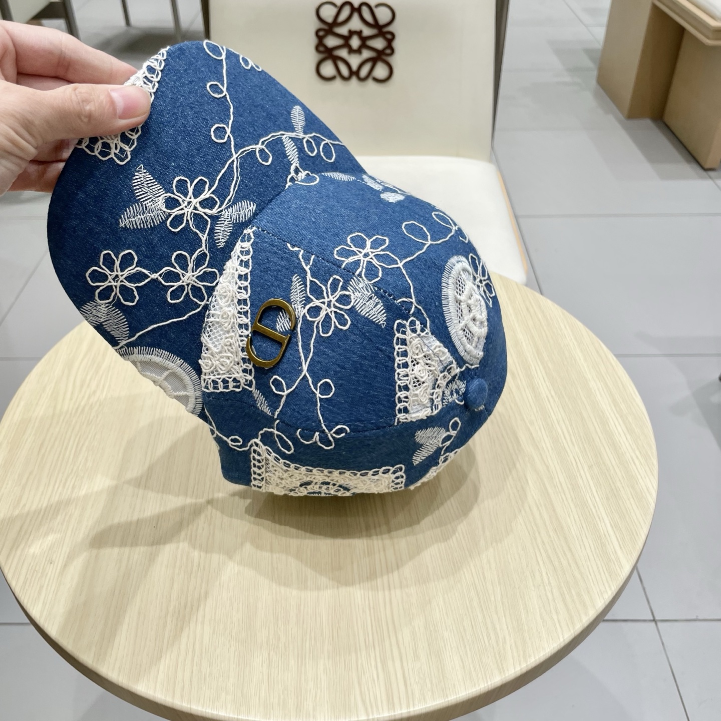  Dior(迪奥)新款刺绣牛仔棒球帽，纯棉内里，轻盈透气！质量超赞，基础头围56，可调节。三色