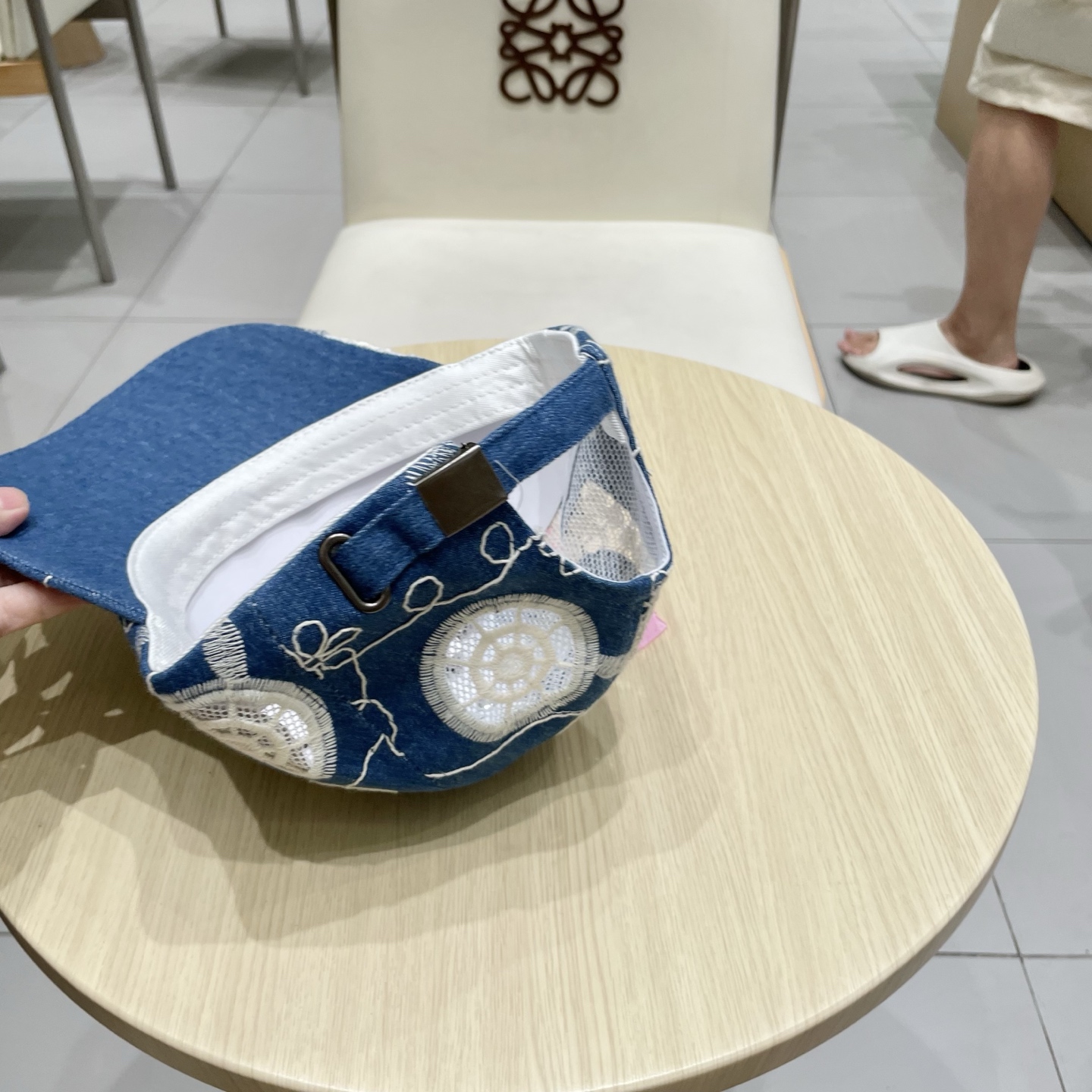  Dior(迪奥)新款刺绣牛仔棒球帽，纯棉内里，轻盈透气！质量超赞，基础头围56，可调节。三色