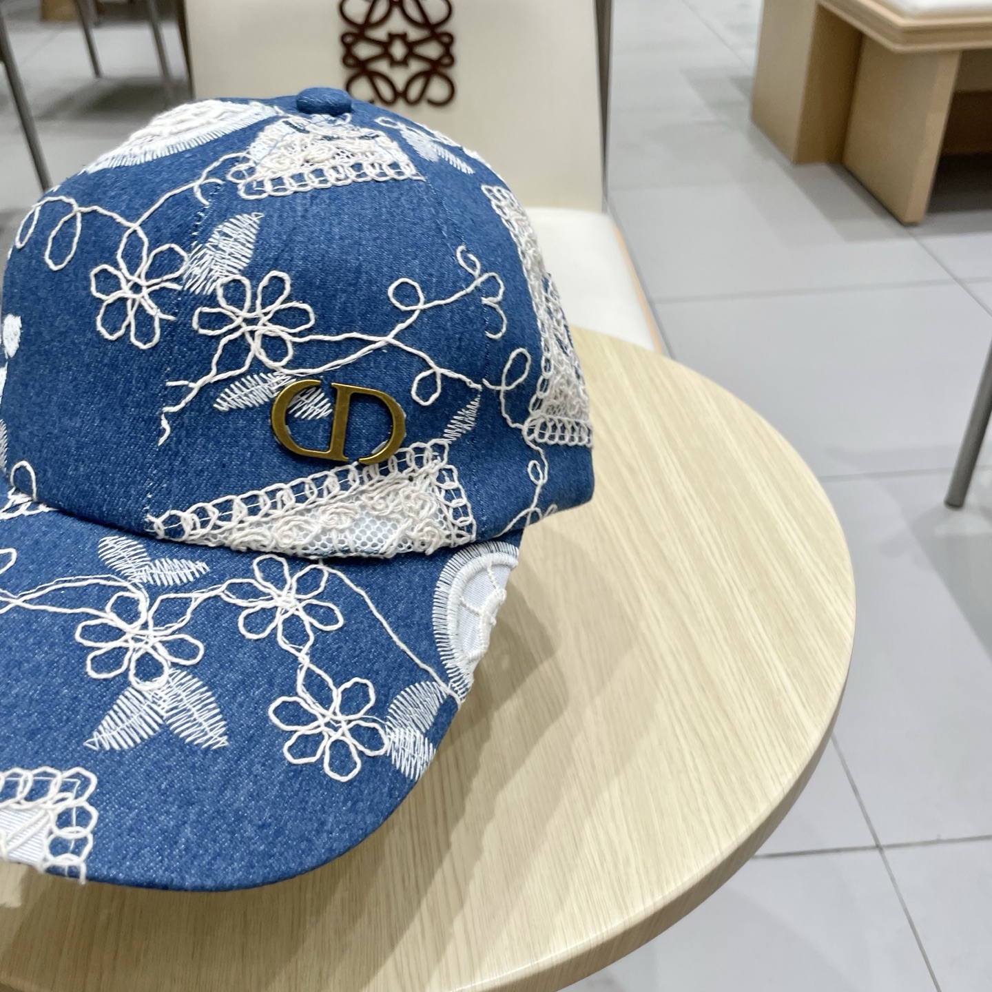  Dior(迪奥)新款刺绣牛仔棒球帽，纯棉内里，轻盈透气！质量超赞，基础头围56，可调节。三色