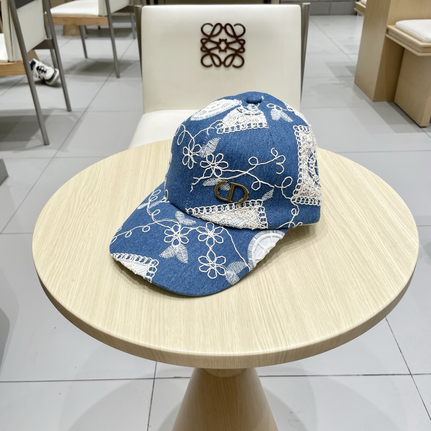  Dior(迪奥)新款刺绣牛仔棒球帽，纯棉内里，轻盈透气！质量超赞，基础头围56，可调节。三色