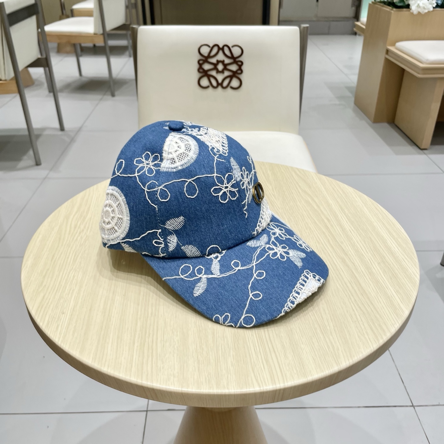  Dior(迪奥)新款刺绣牛仔棒球帽，纯棉内里，轻盈透气！质量超赞，基础头围56，可调节。三色