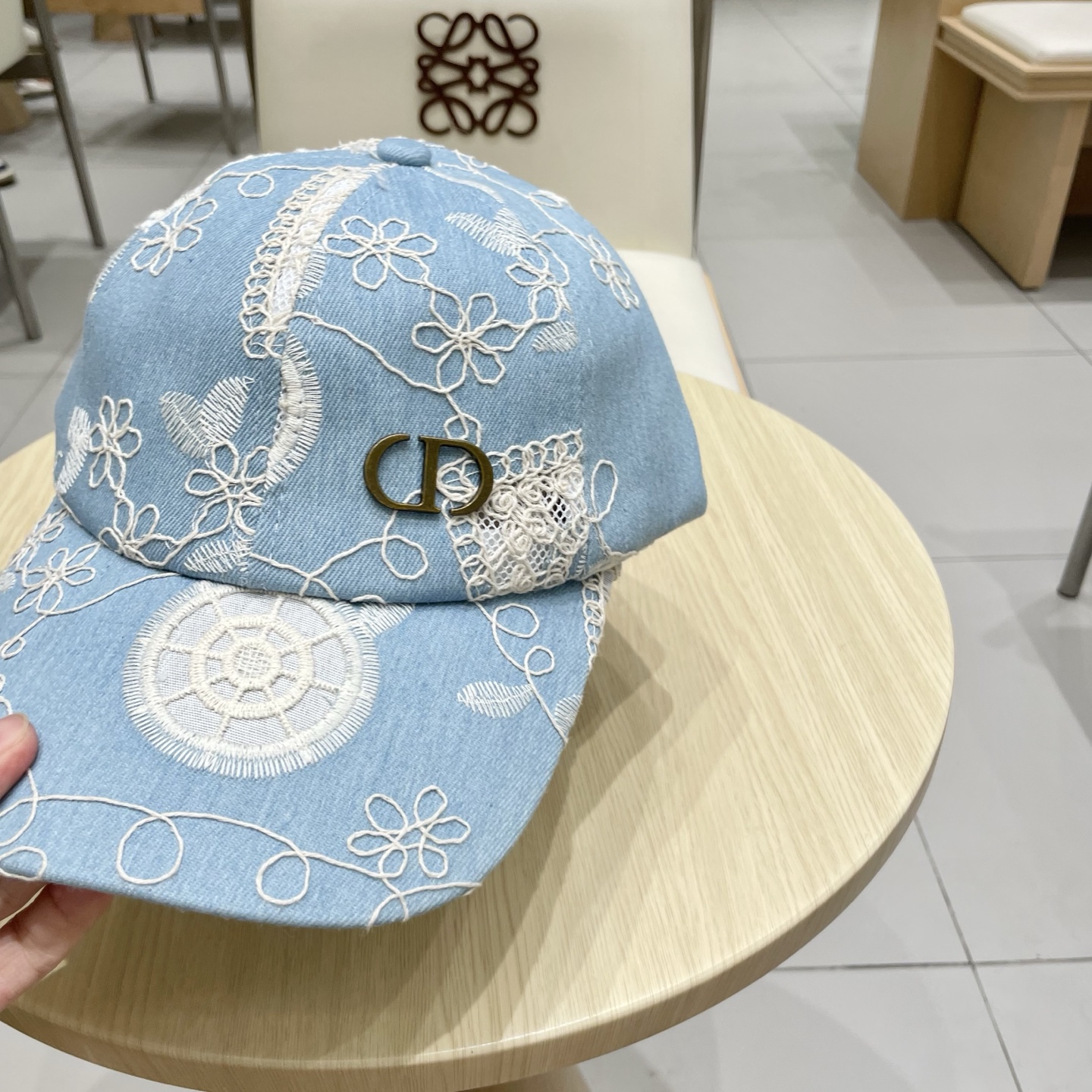  Dior(迪奥)新款刺绣牛仔棒球帽，纯棉内里，轻盈透气！质量超赞，基础头围56，可调节。三色