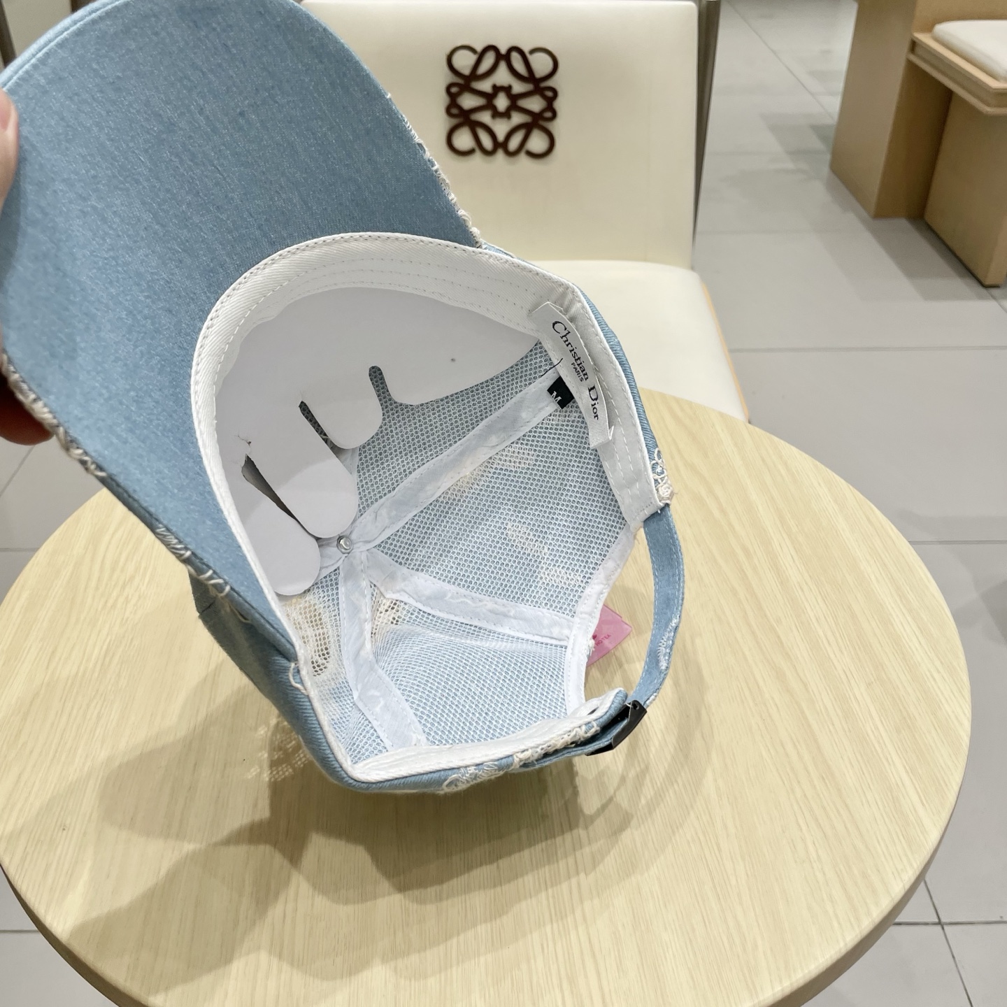  Dior(迪奥)新款刺绣牛仔棒球帽，纯棉内里，轻盈透气！质量超赞，基础头围56，可调节。三色