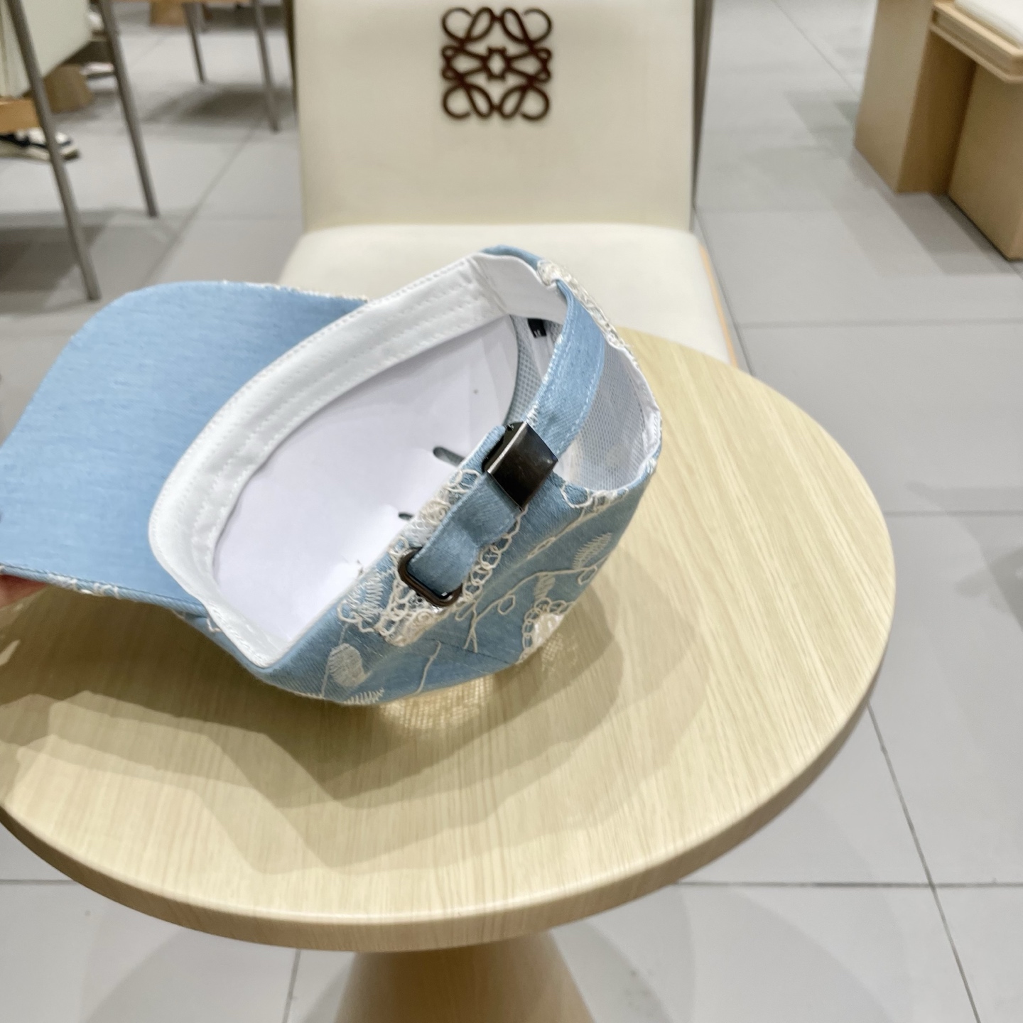  Dior(迪奥)新款刺绣牛仔棒球帽，纯棉内里，轻盈透气！质量超赞，基础头围56，可调节。三色