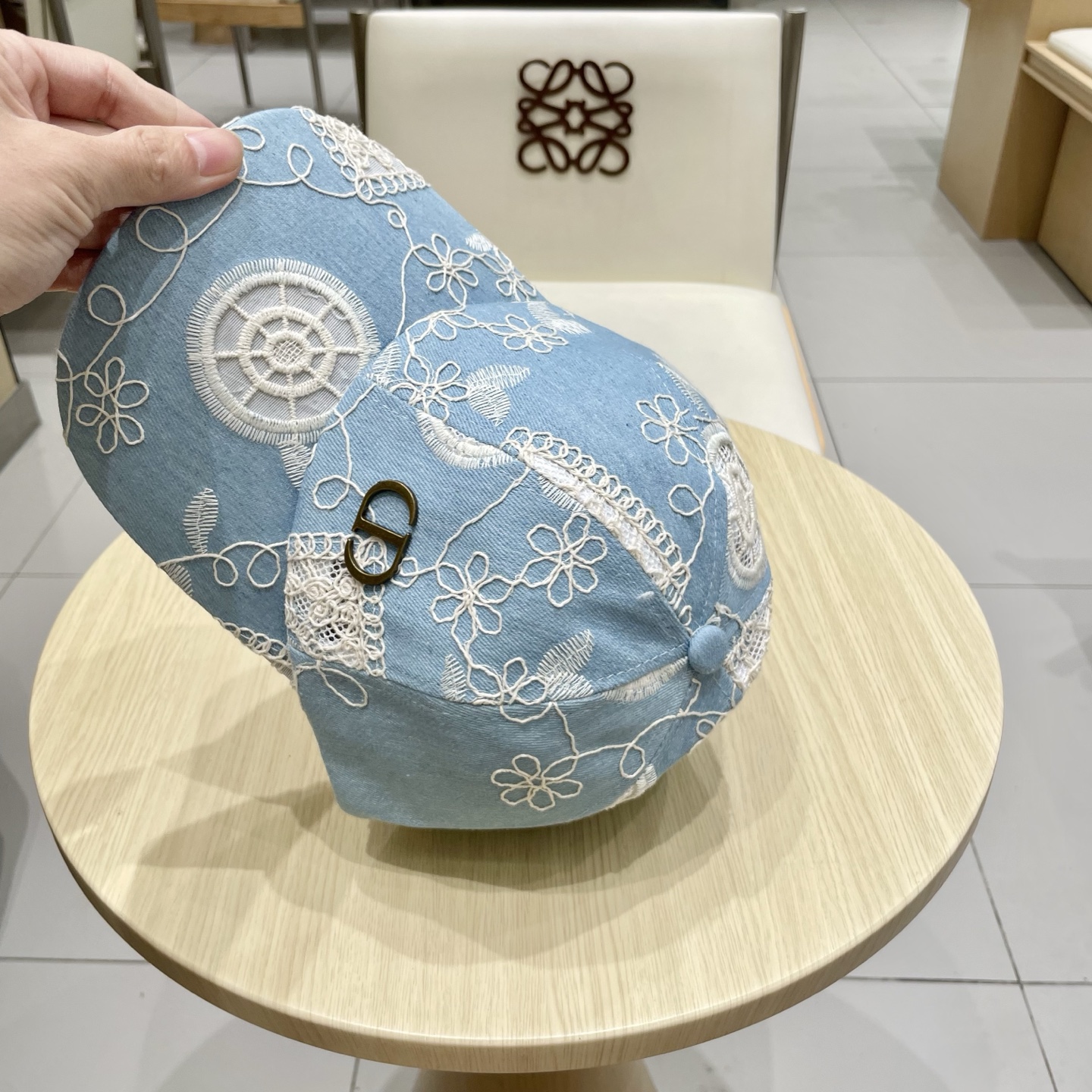  Dior(迪奥)新款刺绣牛仔棒球帽，纯棉内里，轻盈透气！质量超赞，基础头围56，可调节。三色