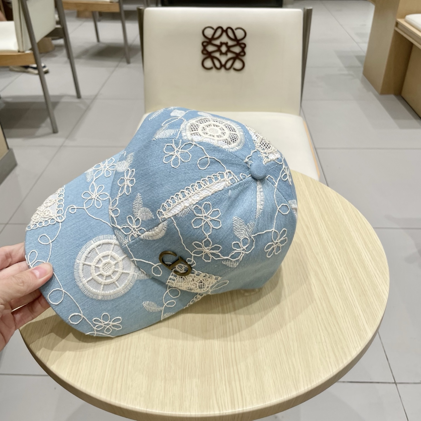  Dior(迪奥)新款刺绣牛仔棒球帽，纯棉内里，轻盈透气！质量超赞，基础头围56，可调节。三色