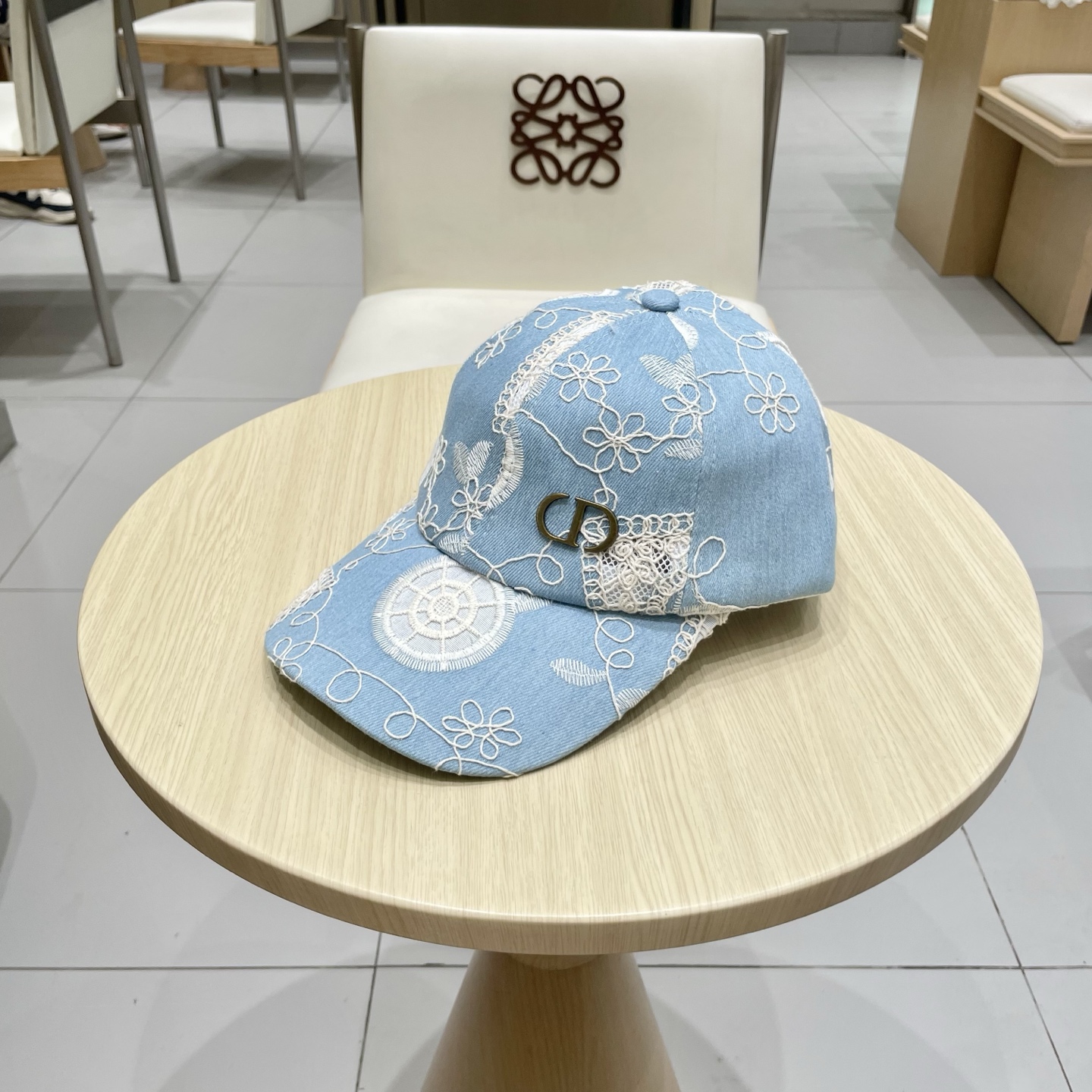  Dior(迪奥)新款刺绣牛仔棒球帽，纯棉内里，轻盈透气！质量超赞，基础头围56，可调节。三色