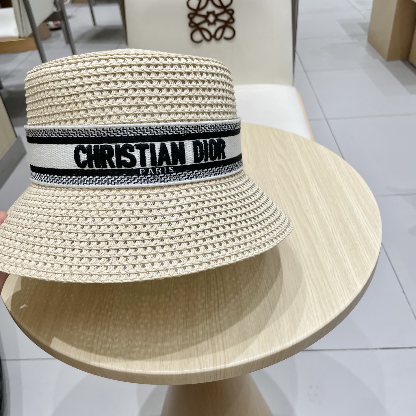  Dior迪奥2025水桶草帽，一顶超级有品位的草帽了~出街首选！帽型超美腻颜色妥妥，