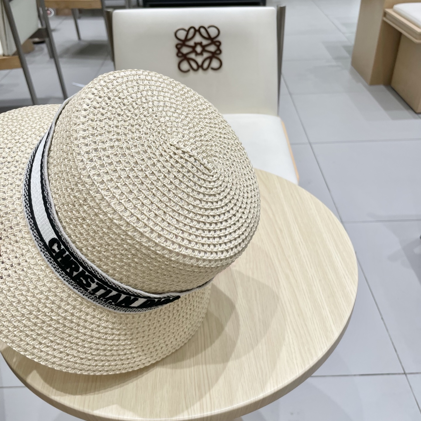  Dior迪奥2025水桶草帽，一顶超级有品位的草帽了~出街首选！帽型超美腻颜色妥妥，