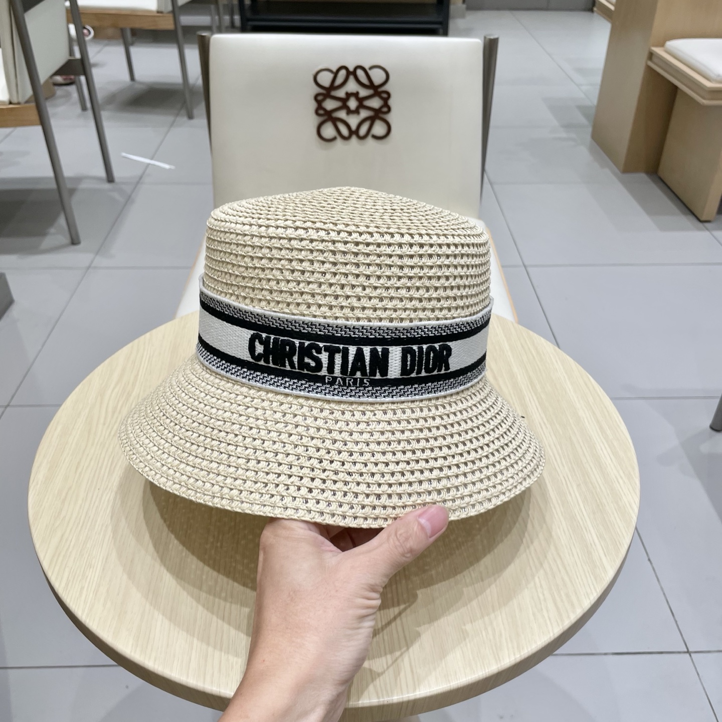  Dior迪奥2025水桶草帽，一顶超级有品位的草帽了~出街首选！帽型超美腻颜色妥妥，