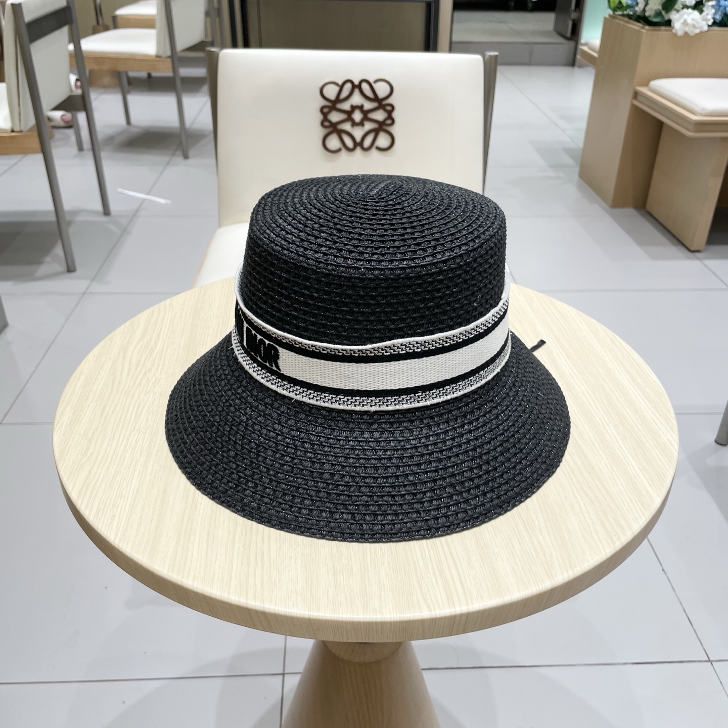  Dior迪奥2025水桶草帽，一顶超级有品位的草帽了~出街首选！帽型超美腻颜色妥妥，