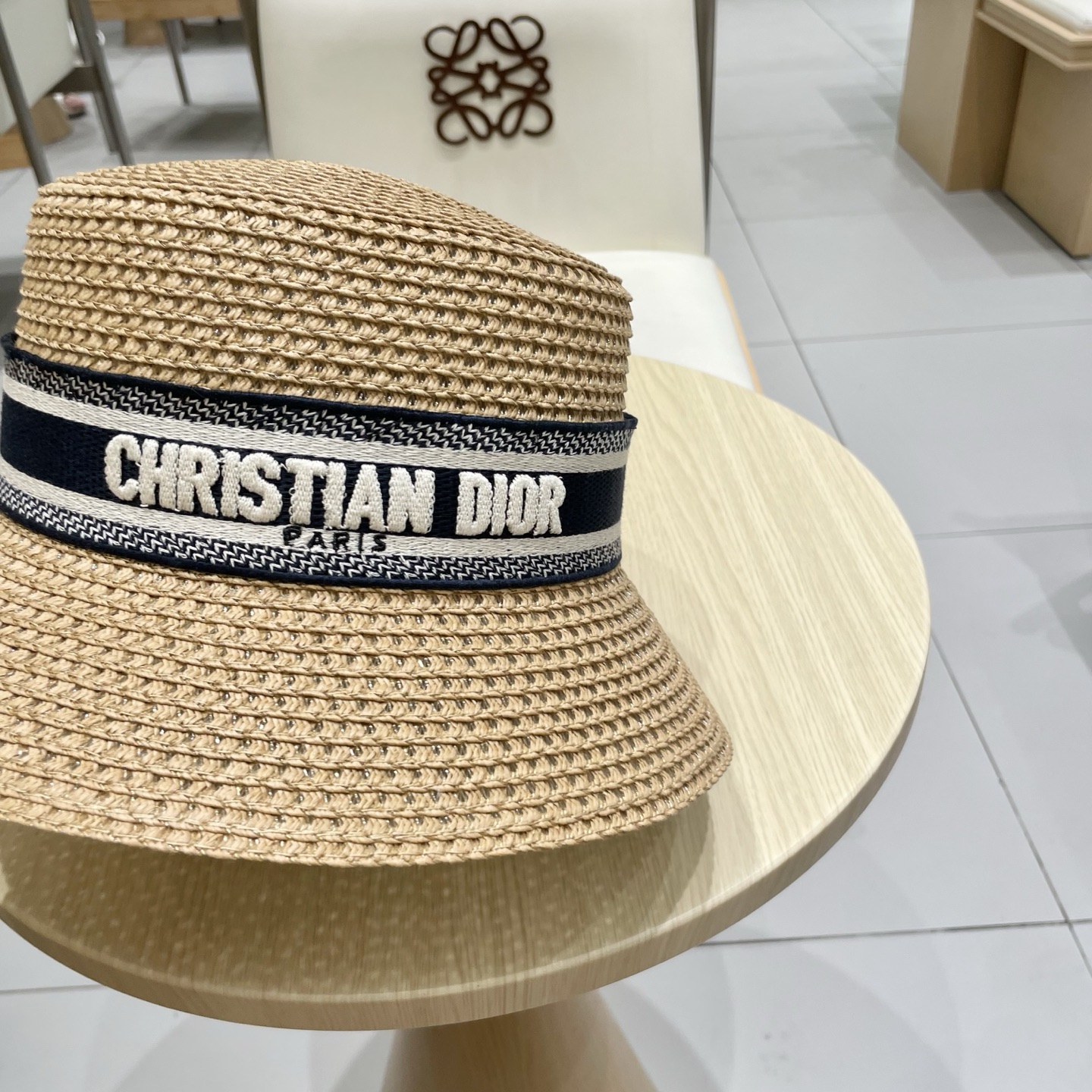  Dior迪奥2025水桶草帽，一顶超级有品位的草帽了~出街首选！帽型超美腻颜色妥妥，