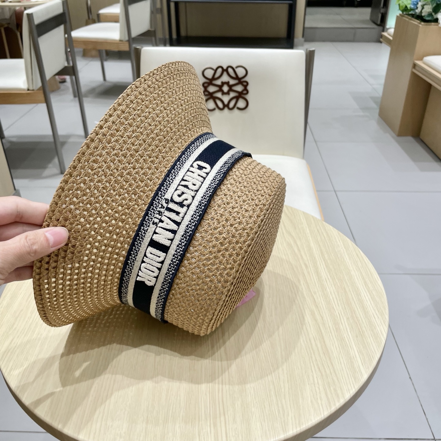  Dior迪奥2025水桶草帽，一顶超级有品位的草帽了~出街首选！帽型超美腻颜色妥妥，