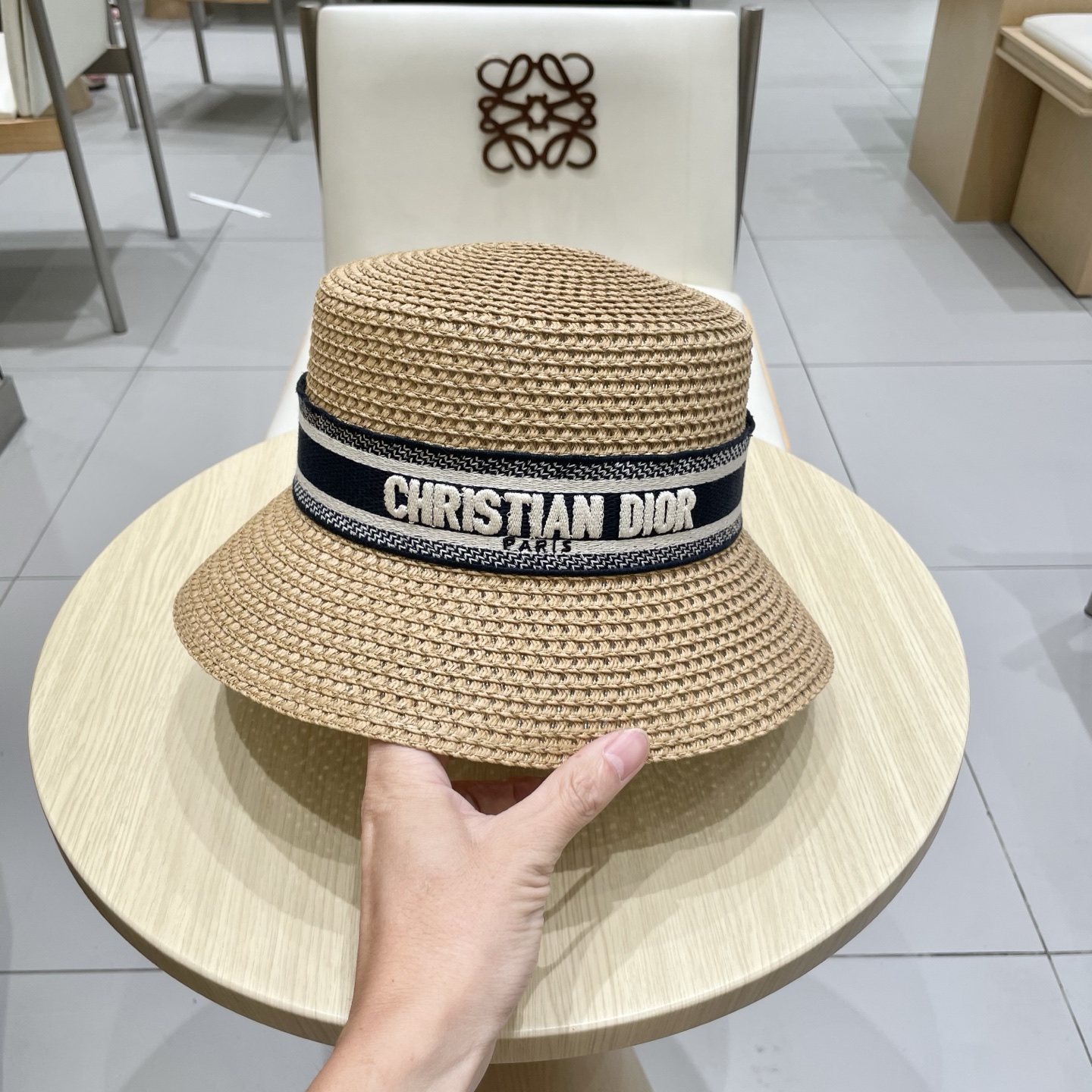  Dior迪奥2025水桶草帽，一顶超级有品位的草帽了~出街首选！帽型超美腻颜色妥妥，