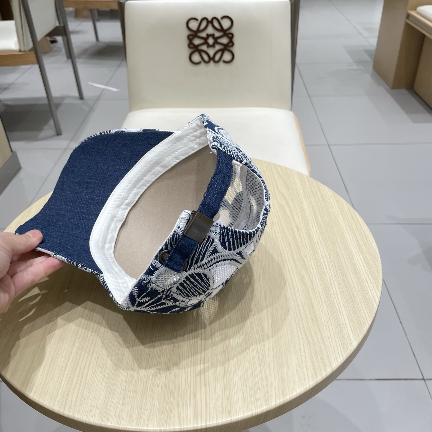  miumiu缪缪 简约棒球帽
当下爆热的色系-街头感十足！
潮流百搭，小红书种草，毒药
Get上你们的