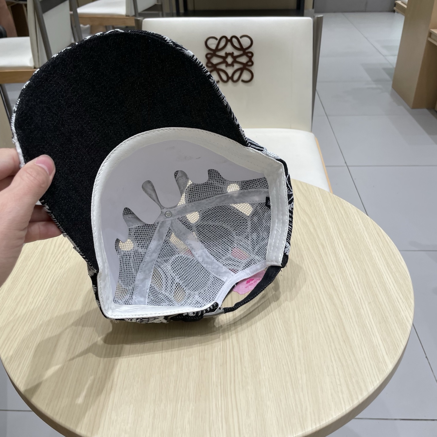  miumiu缪缪 简约棒球帽
当下爆热的色系-街头感十足！
潮流百搭，小红书种草，毒药
Get上你们的