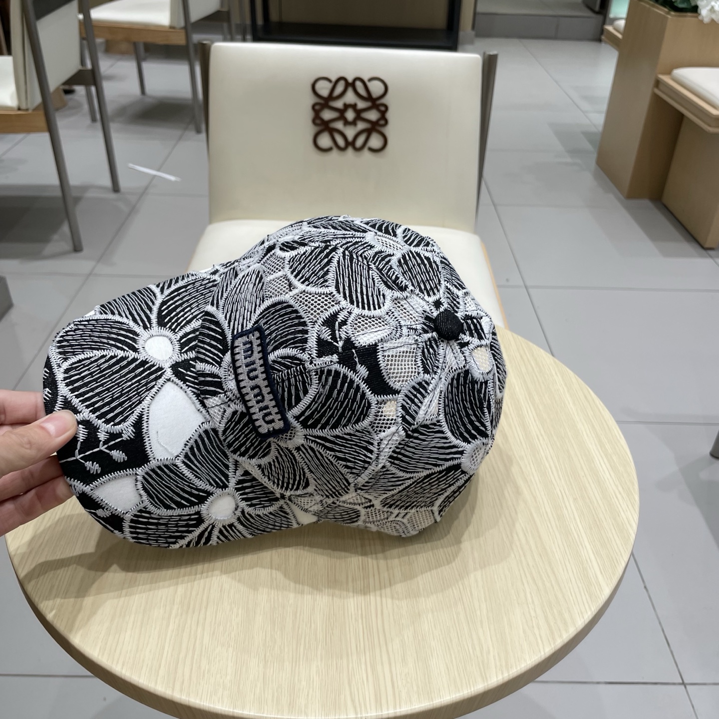  miumiu缪缪 简约棒球帽
当下爆热的色系-街头感十足！
潮流百搭，小红书种草，毒药
Get上你们的