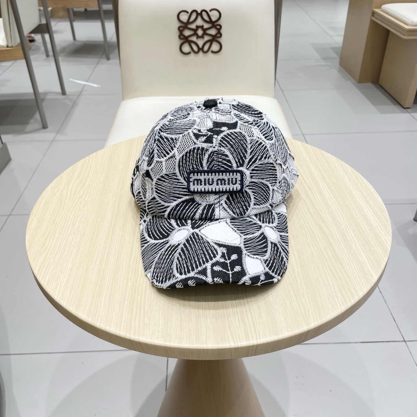  miumiu缪缪 简约棒球帽
当下爆热的色系-街头感十足！
潮流百搭，小红书种草，毒药
Get上你们的