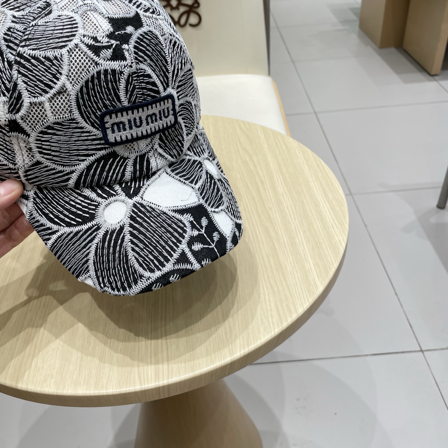  miumiu缪缪 简约棒球帽
当下爆热的色系-街头感十足！
潮流百搭，小红书种草，毒药
Get上你们的