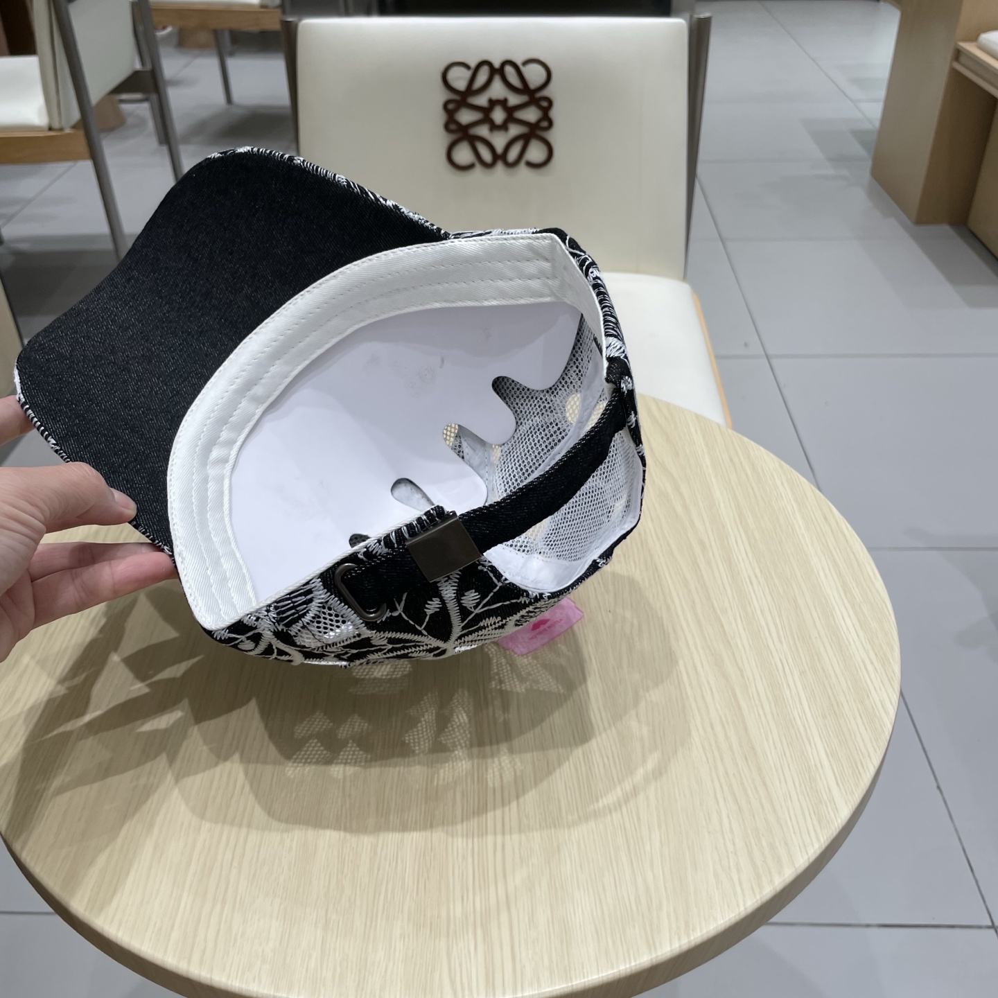  miumiu缪缪 简约棒球帽
当下爆热的色系-街头感十足！
潮流百搭，小红书种草，毒药
Get上你们的