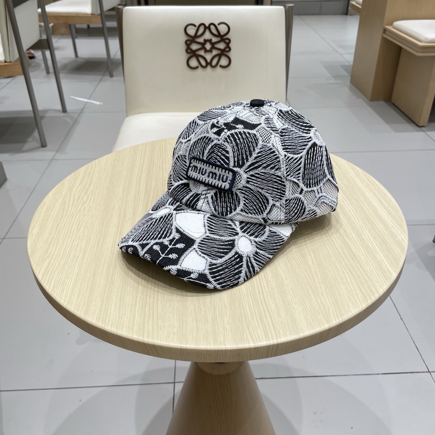  miumiu缪缪 简约棒球帽
当下爆热的色系-街头感十足！
潮流百搭，小红书种草，毒药
Get上你们的