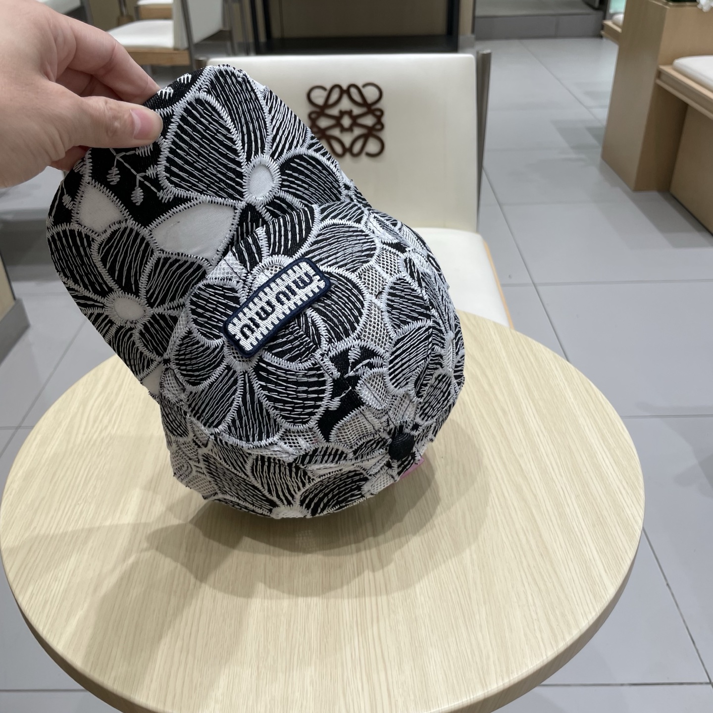  miumiu缪缪 简约棒球帽
当下爆热的色系-街头感十足！
潮流百搭，小红书种草，毒药
Get上你们的