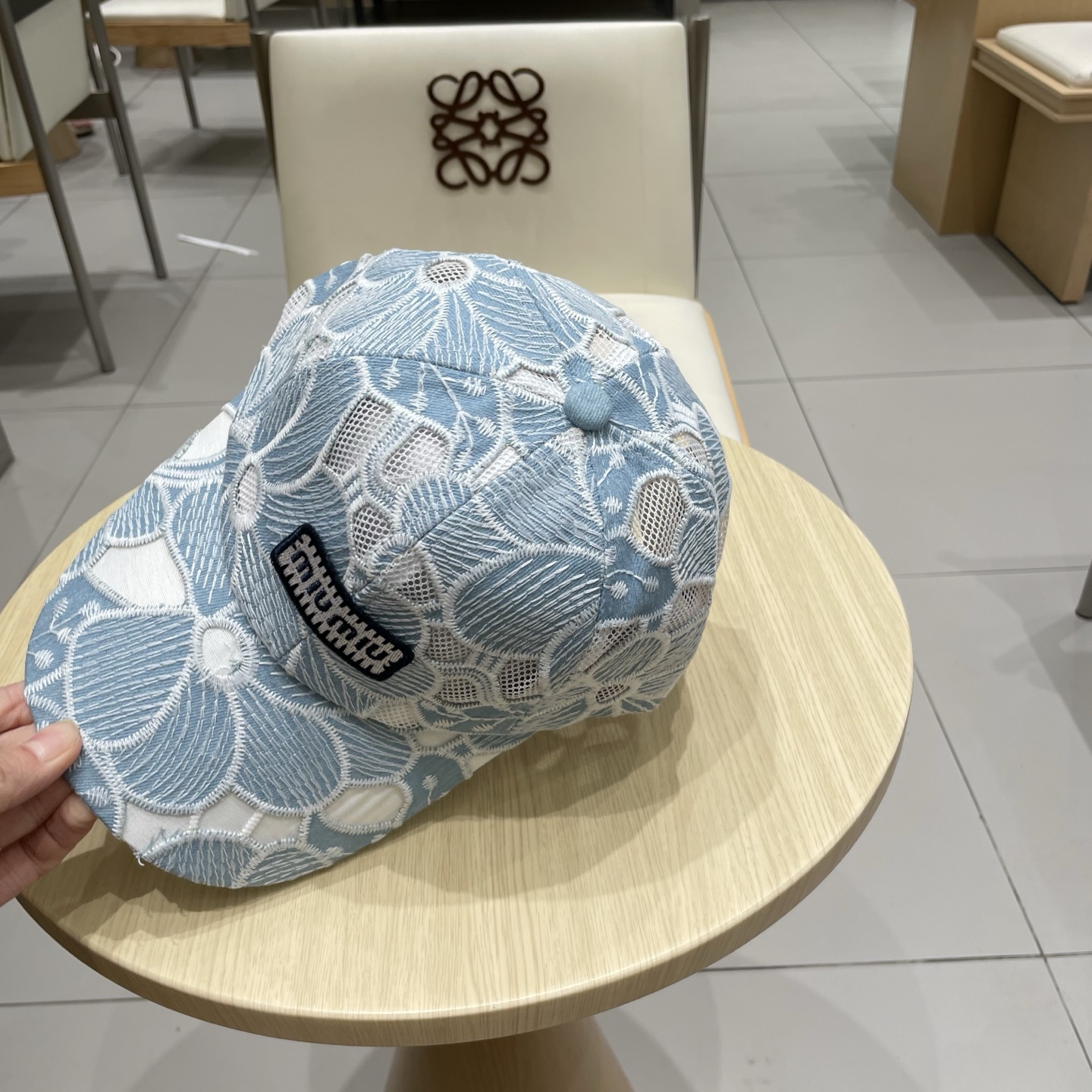  miumiu缪缪 简约棒球帽
当下爆热的色系-街头感十足！
潮流百搭，小红书种草，毒药
Get上你们的