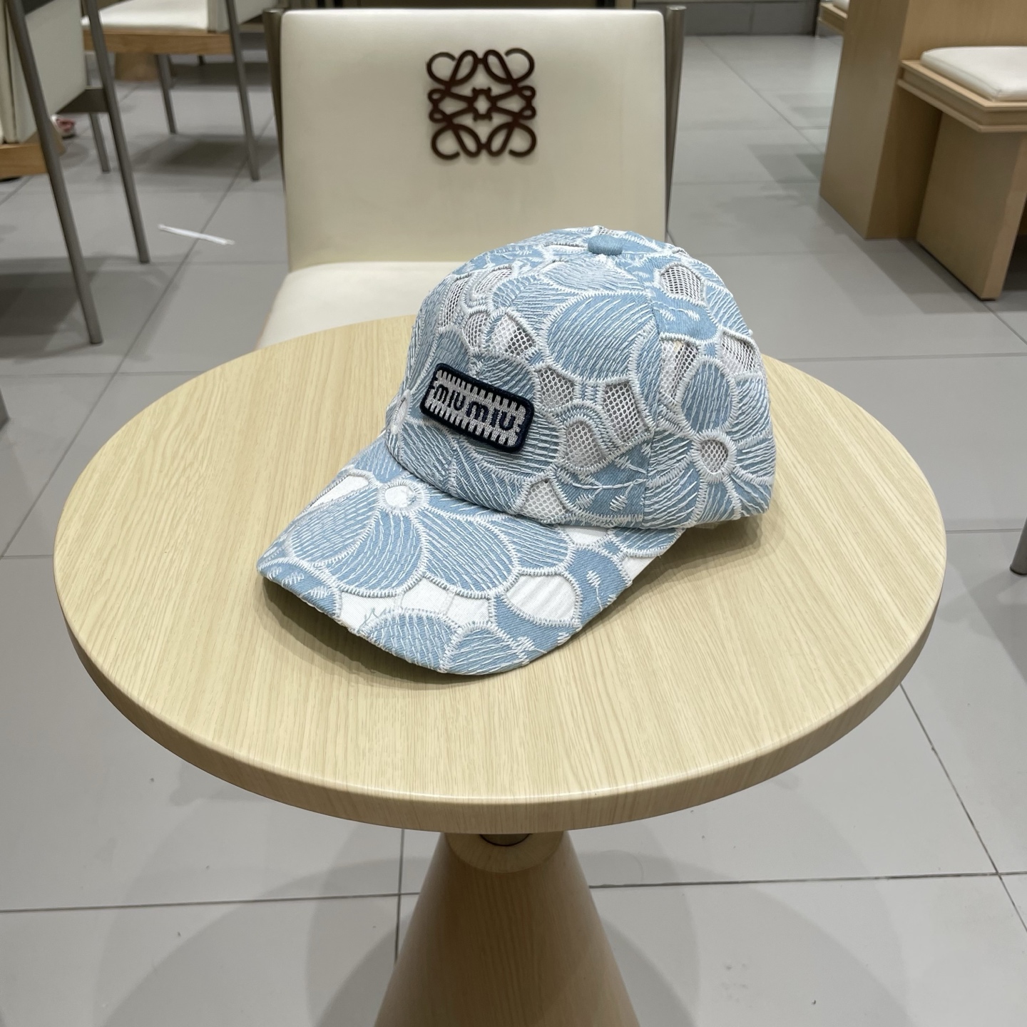  miumiu缪缪 简约棒球帽
当下爆热的色系-街头感十足！
潮流百搭，小红书种草，毒药
Get上你们的