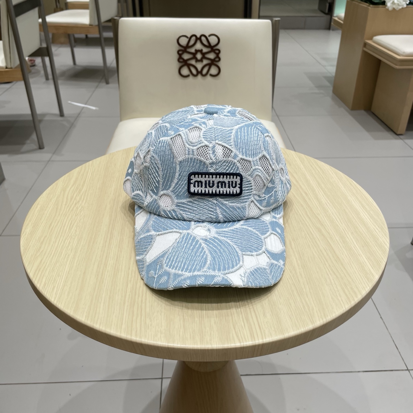  miumiu缪缪 简约棒球帽
当下爆热的色系-街头感十足！
潮流百搭，小红书种草，毒药
Get上你们的