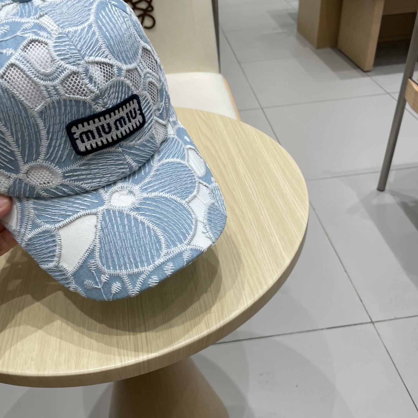  miumiu缪缪 简约棒球帽
当下爆热的色系-街头感十足！
潮流百搭，小红书种草，毒药
Get上你们的