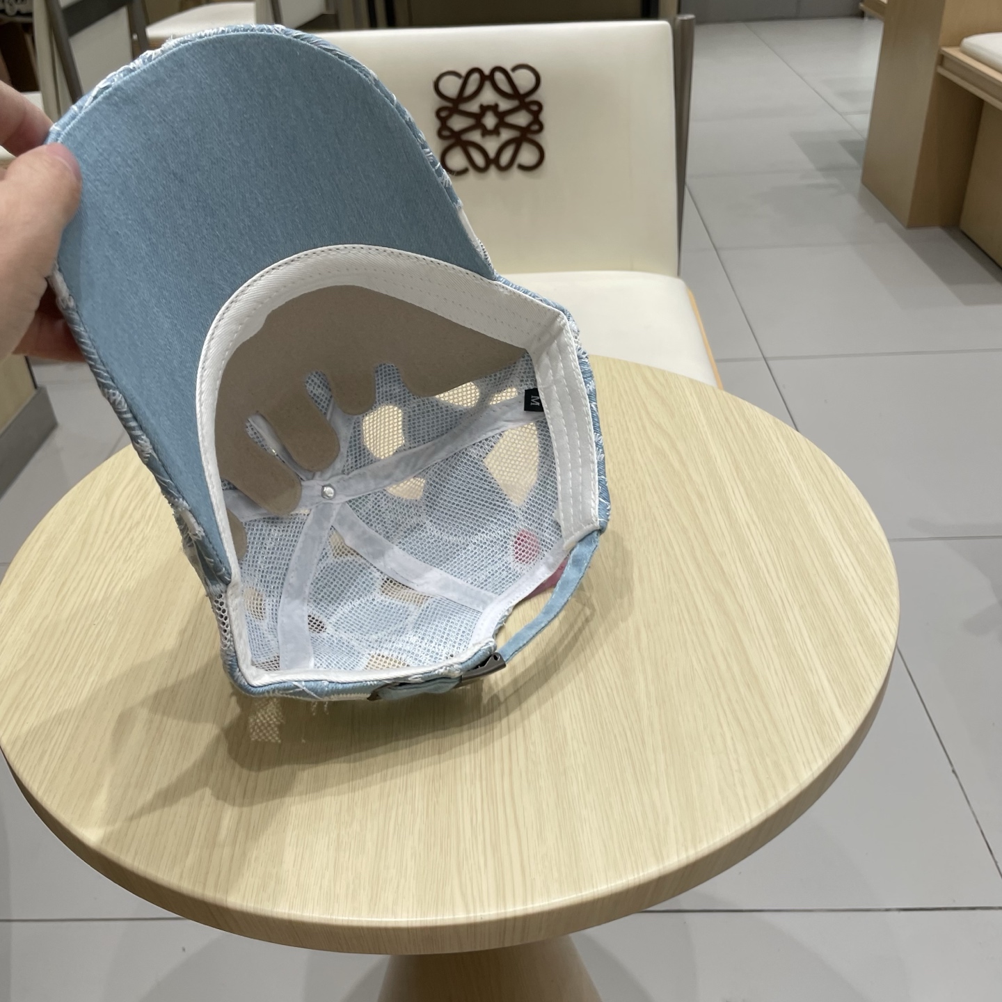  miumiu缪缪 简约棒球帽
当下爆热的色系-街头感十足！
潮流百搭，小红书种草，毒药
Get上你们的