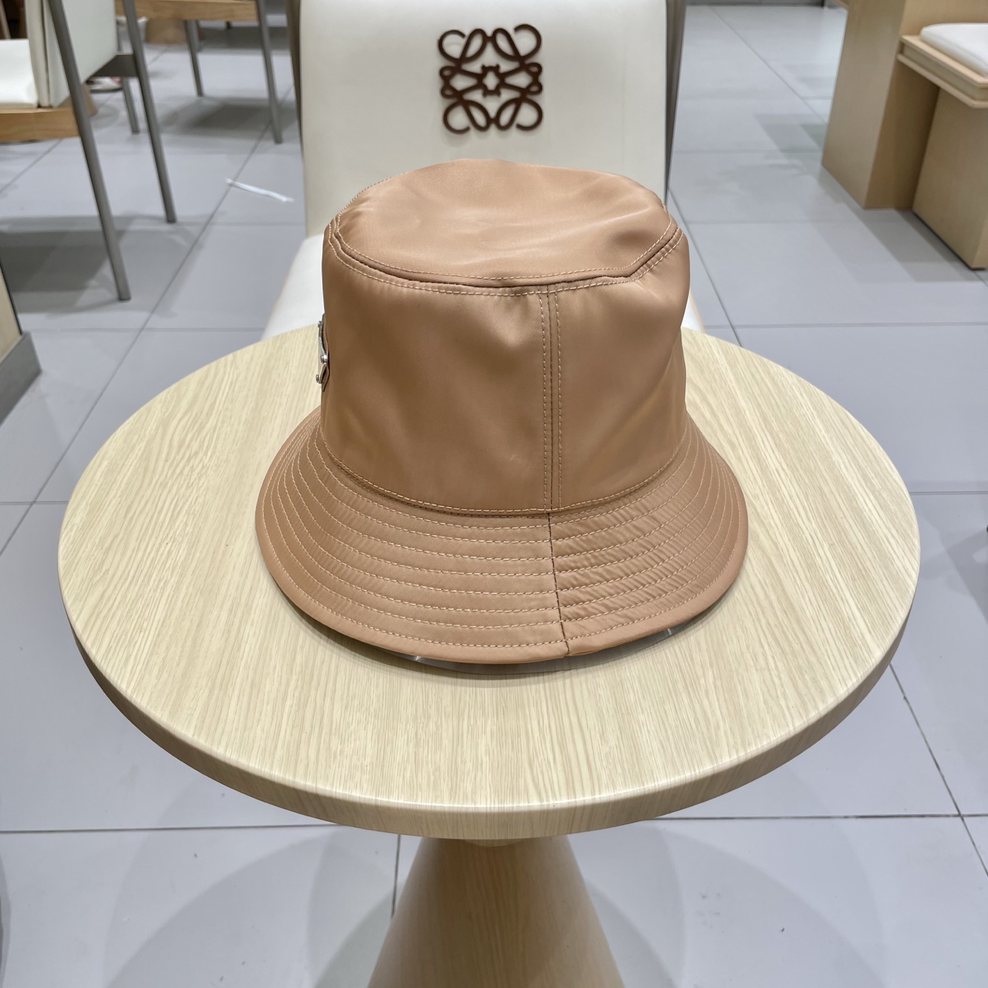  PRADA普拉达官网新款遮阳渔夫帽、防紫外线布帽，可折叠头围57cm