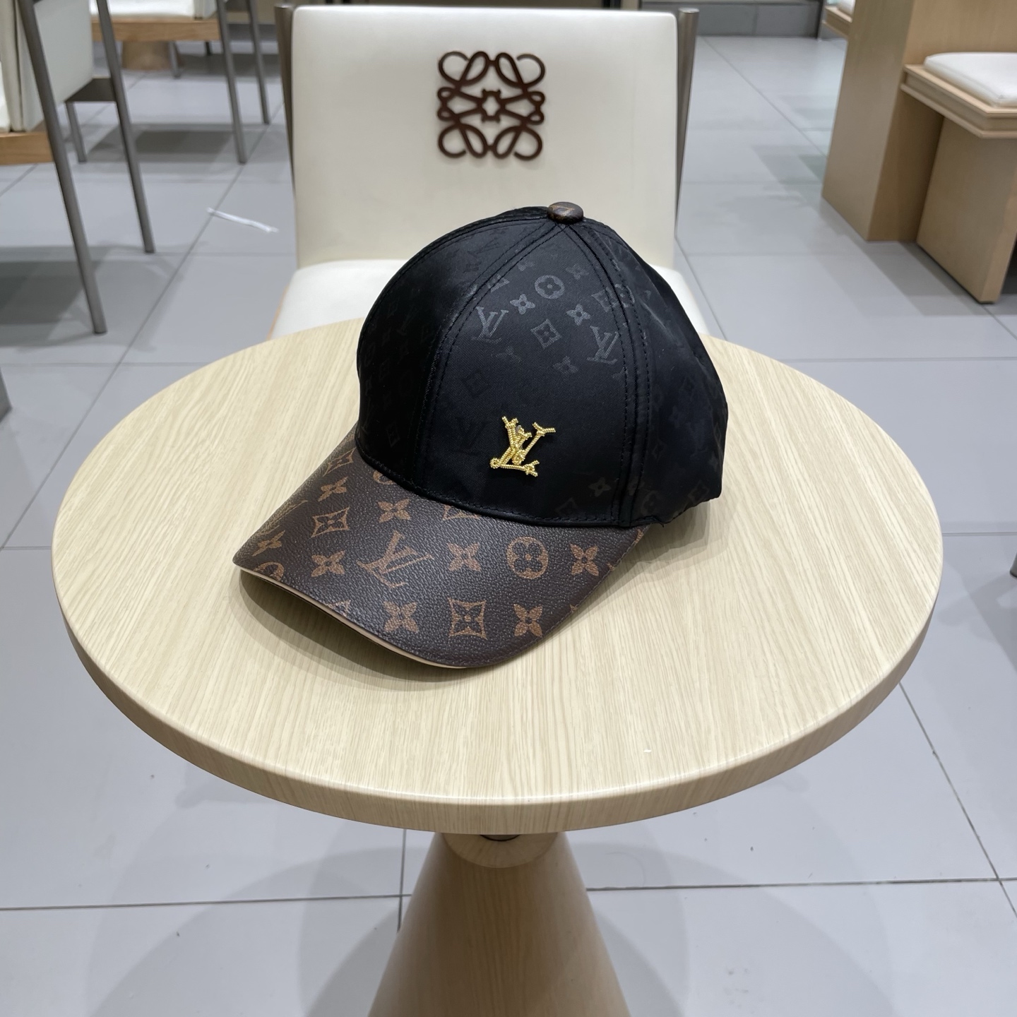  🧢路易威登lv棒球帽 LouisVuitton😍新款重工打造♥️高端大气，百搭款🤗男女通用！
