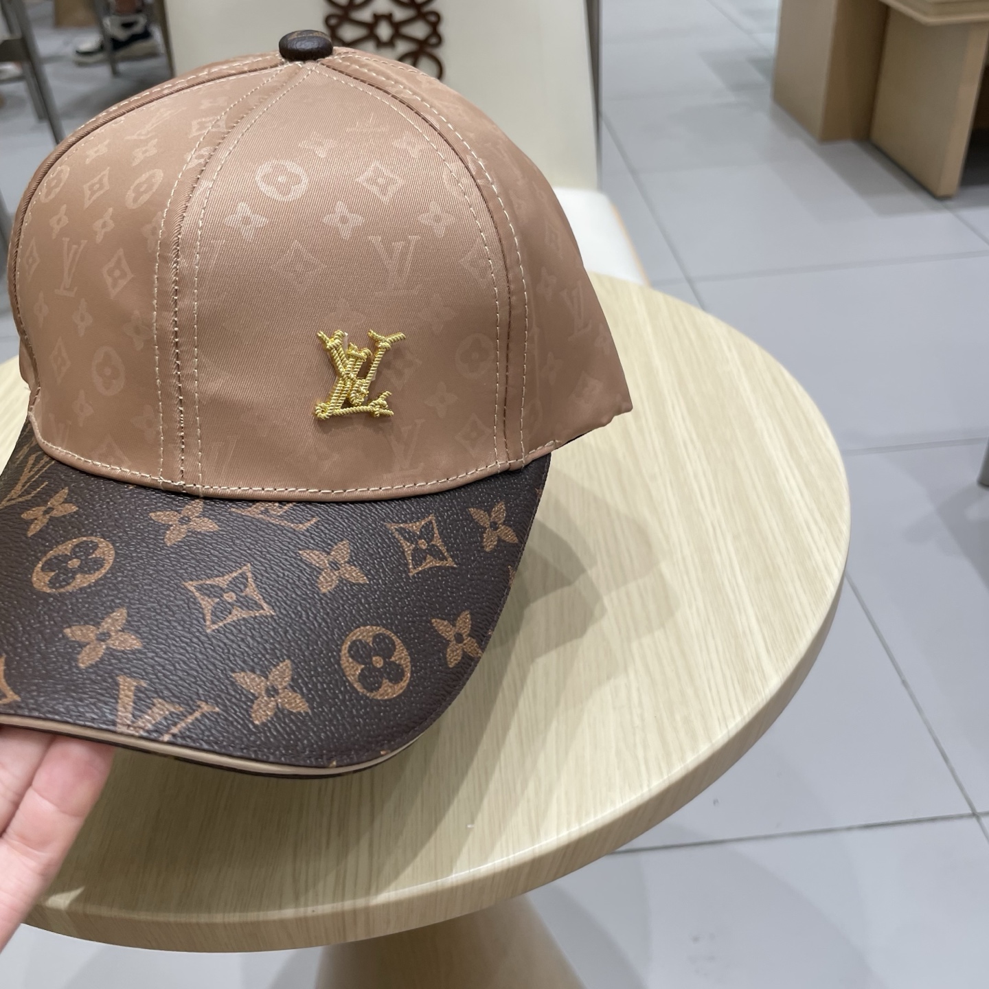  🧢路易威登lv棒球帽 LouisVuitton😍新款重工打造♥️高端大气，百搭款🤗男女通用！