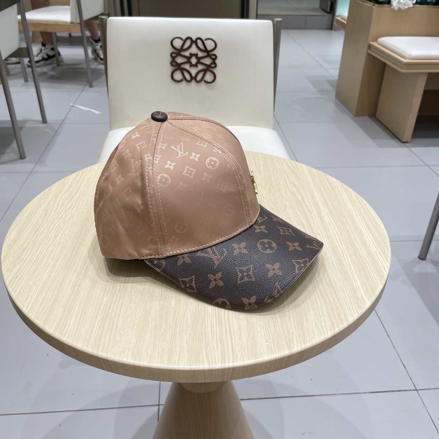  🧢路易威登lv棒球帽 LouisVuitton😍新款重工打造♥️高端大气，百搭款🤗男女通用！