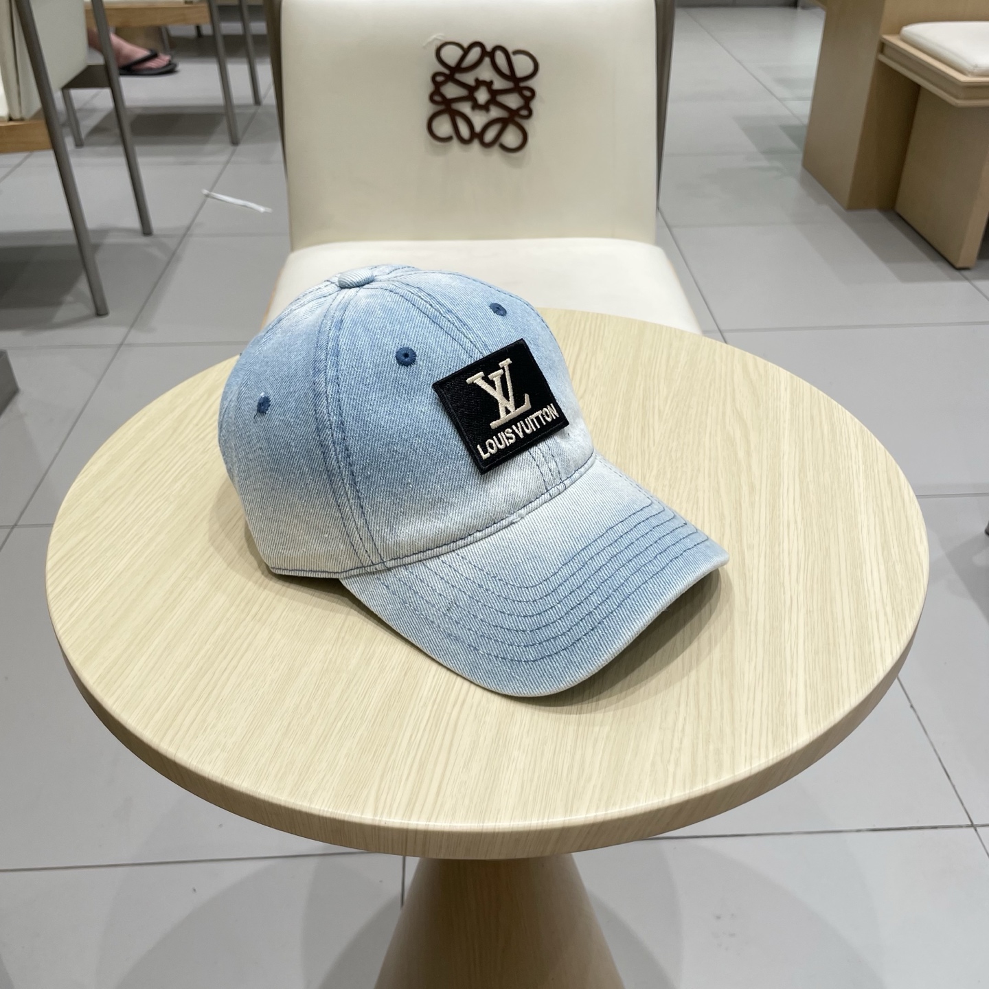  LV路易威登官网同步高版本 新款牛仔棒球帽🧢
火爆技术升级，洗水牛仔风街头风十足
更符合现在时尚小哥哥