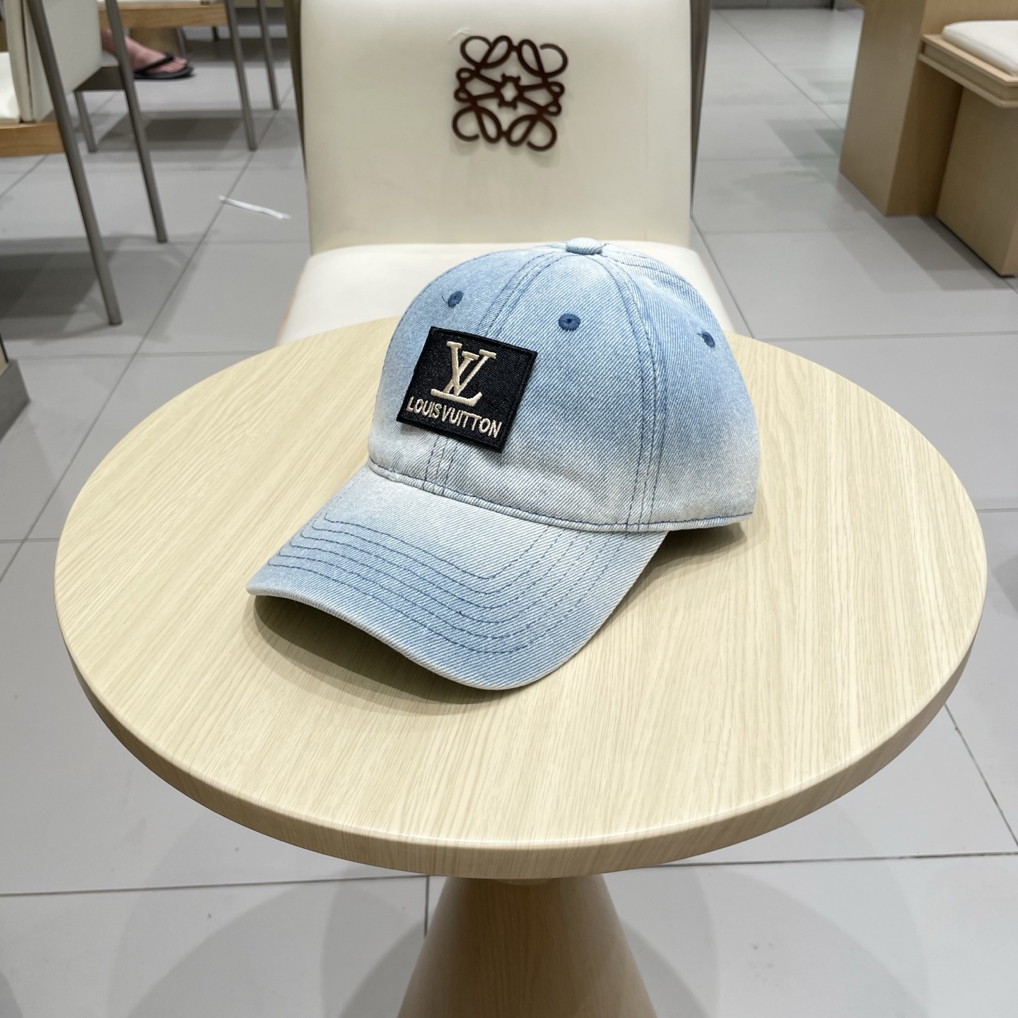  LV路易威登官网同步高版本 新款牛仔棒球帽🧢
火爆技术升级，洗水牛仔风街头风十足
更符合现在时尚小哥哥