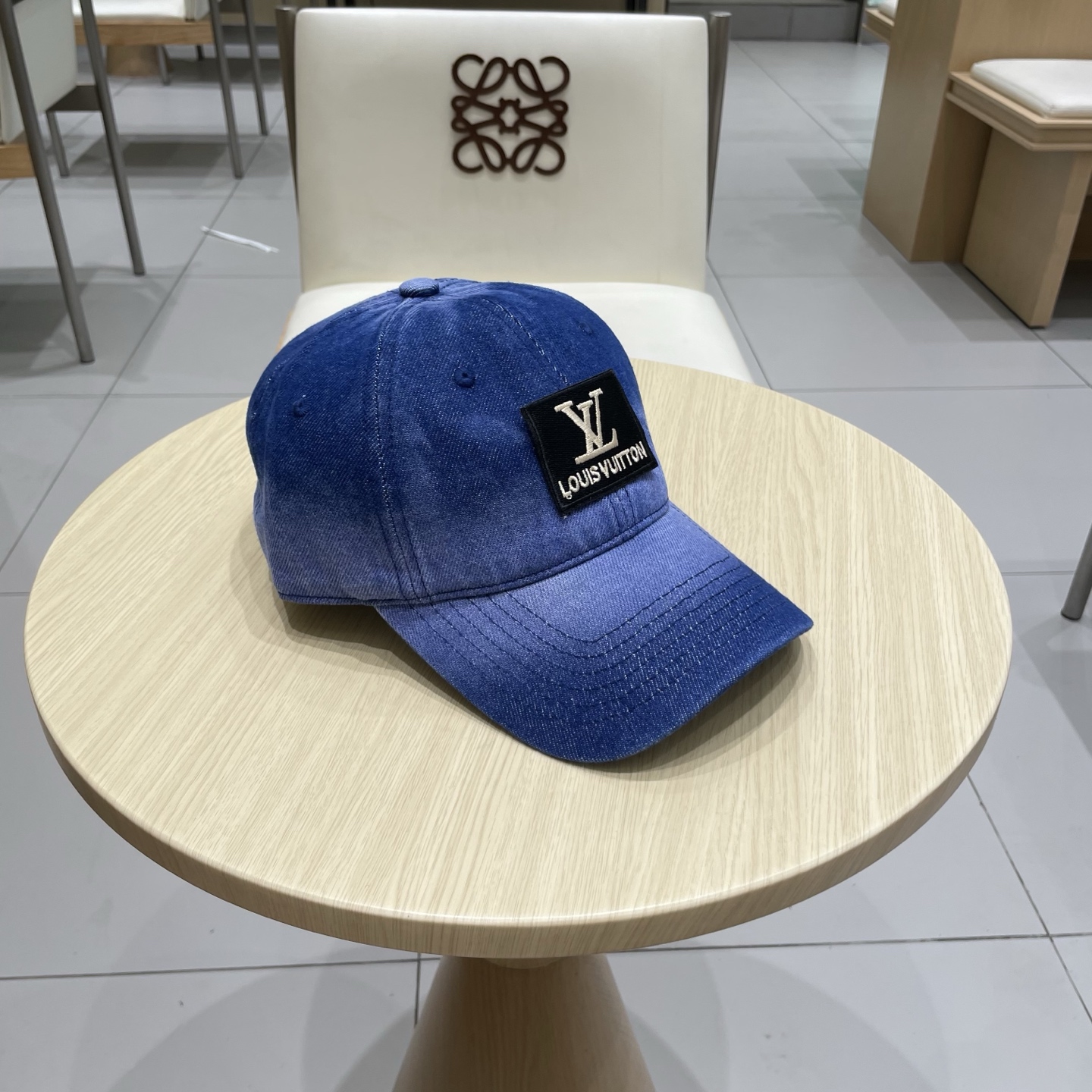  LV路易威登官网同步高版本 新款牛仔棒球帽🧢
火爆技术升级，洗水牛仔风街头风十足
更符合现在时尚小哥哥