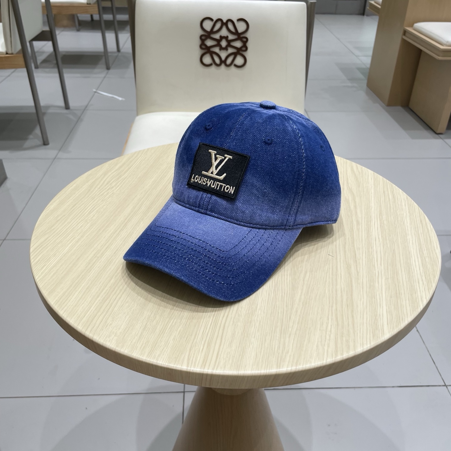  LV路易威登官网同步高版本 新款牛仔棒球帽🧢
火爆技术升级，洗水牛仔风街头风十足
更符合现在时尚小哥哥
