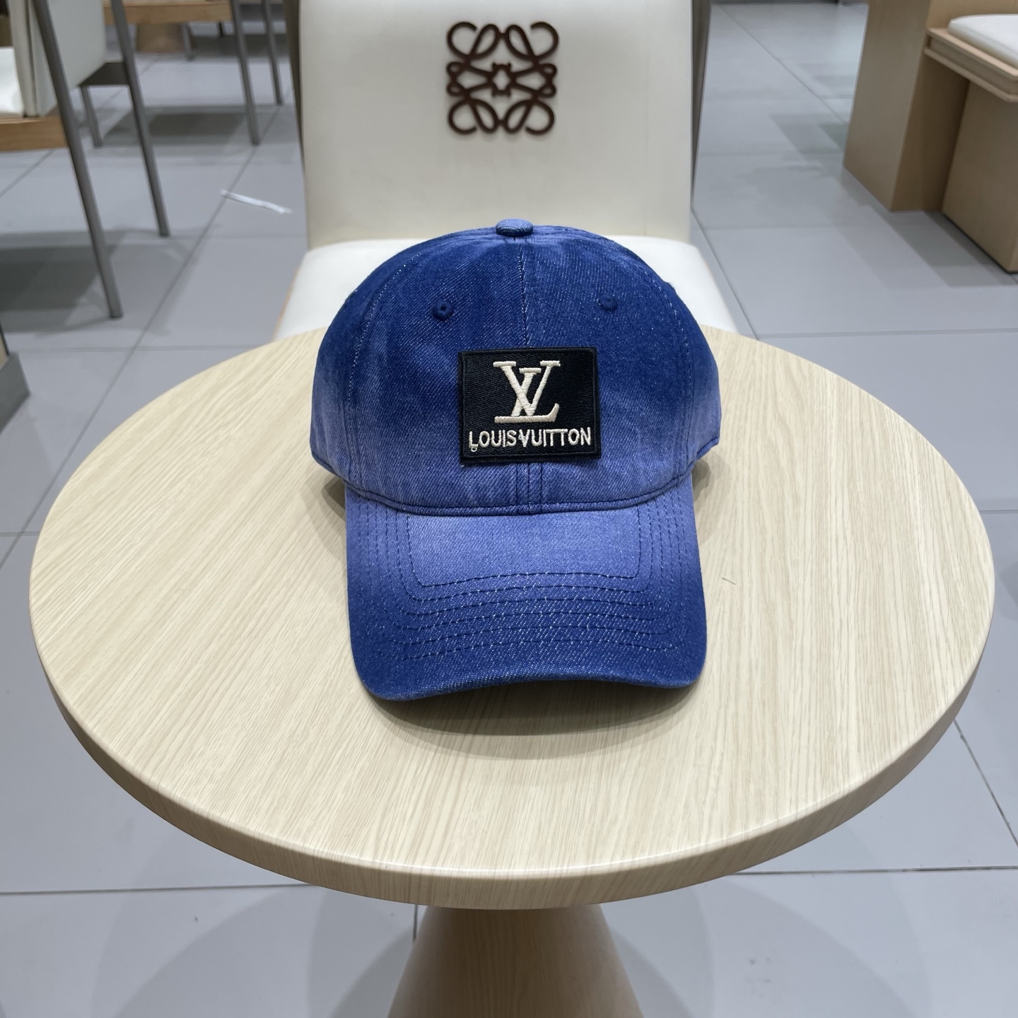  LV路易威登官网同步高版本 新款牛仔棒球帽🧢
火爆技术升级，洗水牛仔风街头风十足
更符合现在时尚小哥哥