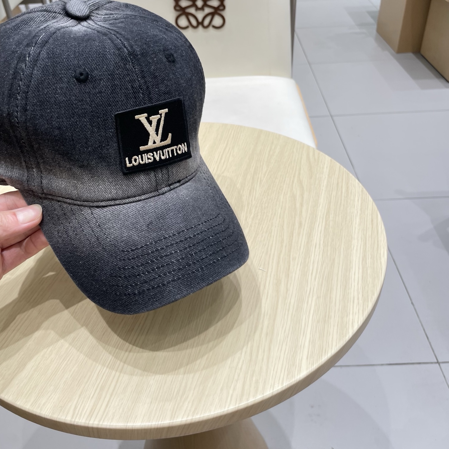  LV路易威登官网同步高版本 新款牛仔棒球帽🧢
火爆技术升级，洗水牛仔风街头风十足
更符合现在时尚小哥哥