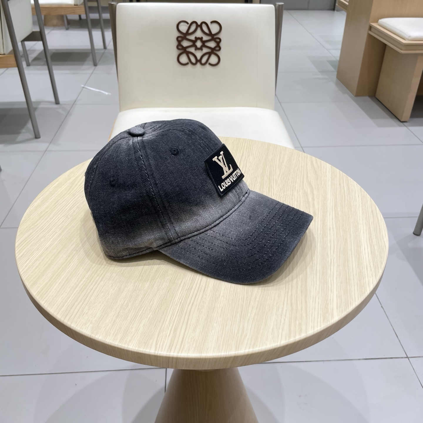  LV路易威登官网同步高版本 新款牛仔棒球帽🧢
火爆技术升级，洗水牛仔风街头风十足
更符合现在时尚小哥哥
