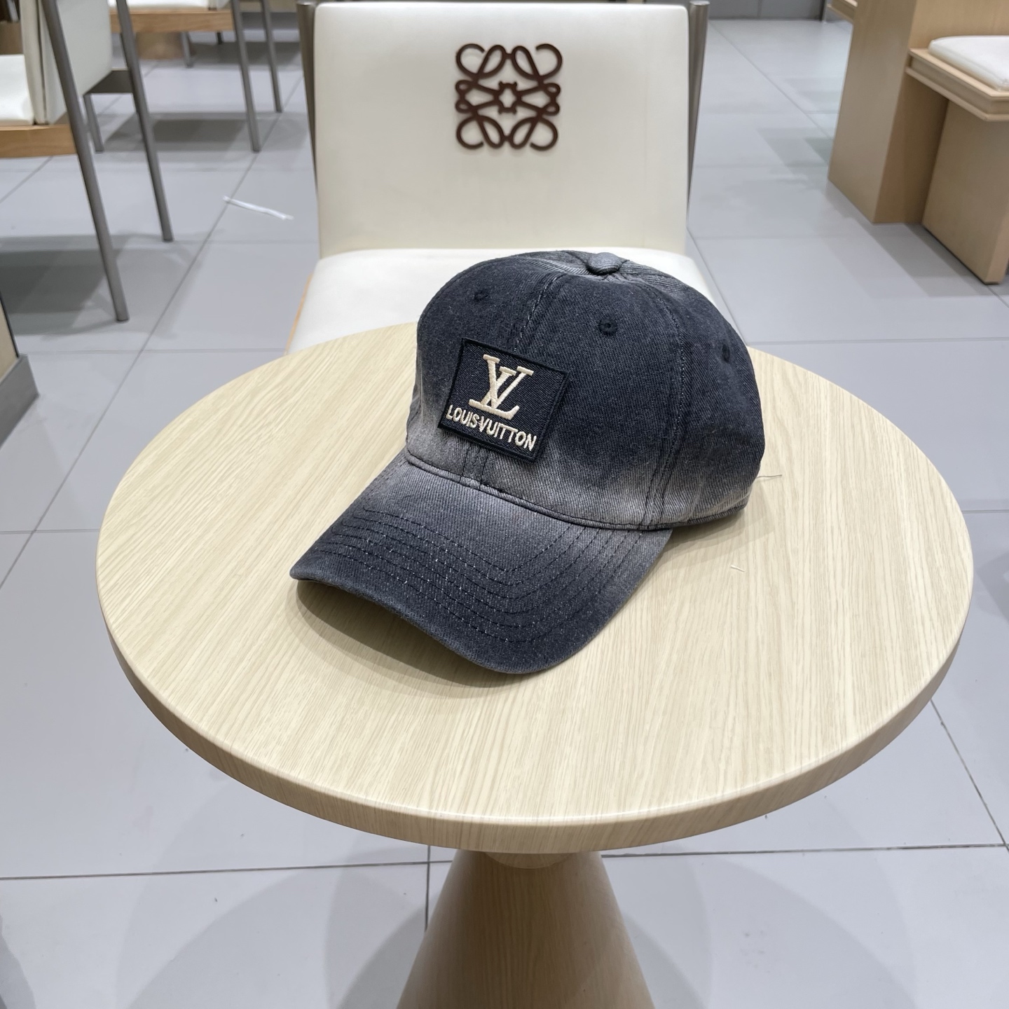  LV路易威登官网同步高版本 新款牛仔棒球帽🧢
火爆技术升级，洗水牛仔风街头风十足
更符合现在时尚小哥哥